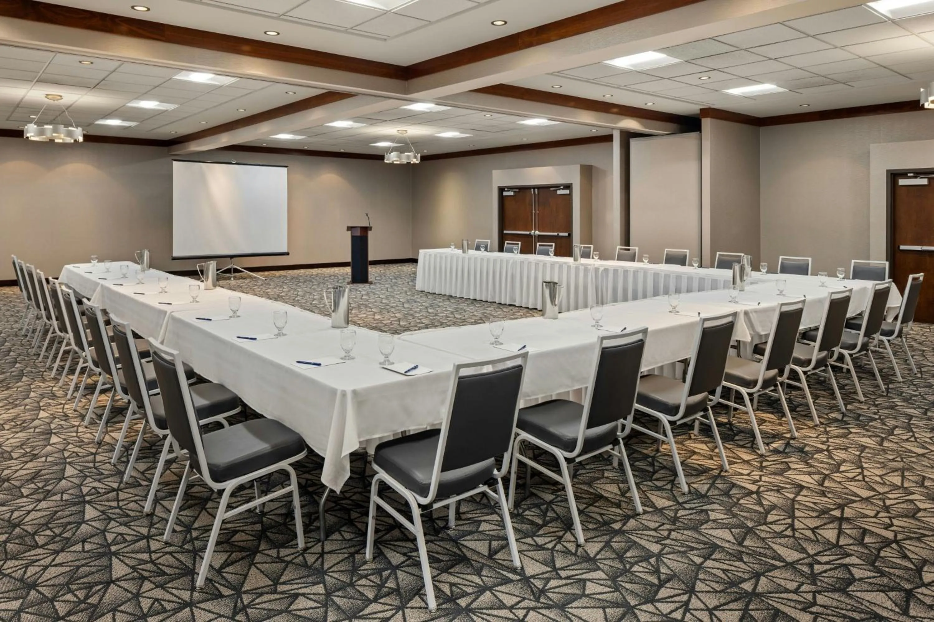 Meeting/conference room in Delta Hotels by Marriott Milwaukee Northwest