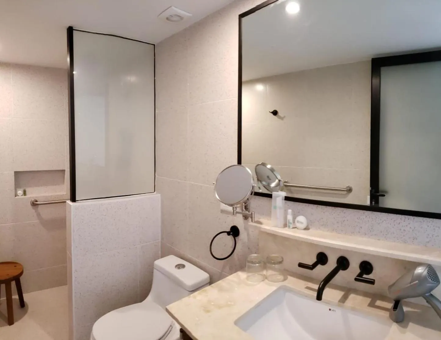 Photo of the whole room in Mex Hoteles