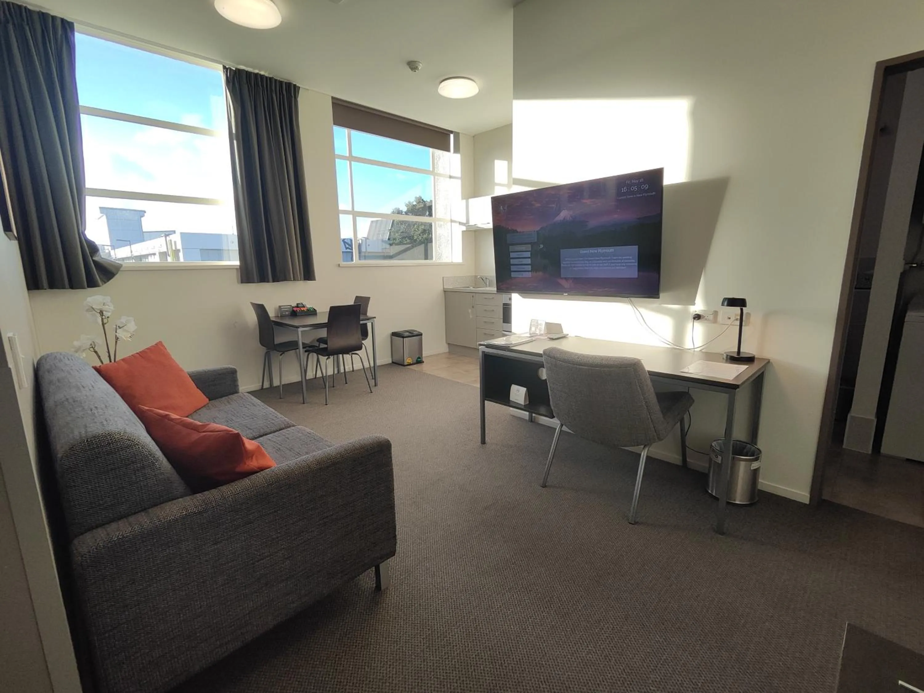 TV and multimedia in Quest New Plymouth CBD Apartment Hotel