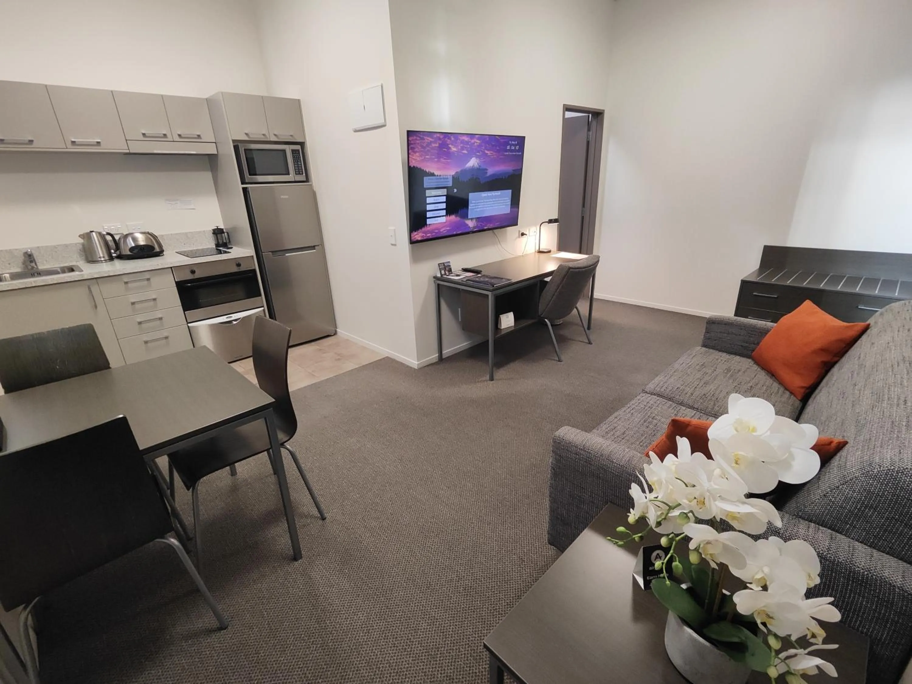 TV and multimedia in Quest New Plymouth CBD Apartment Hotel