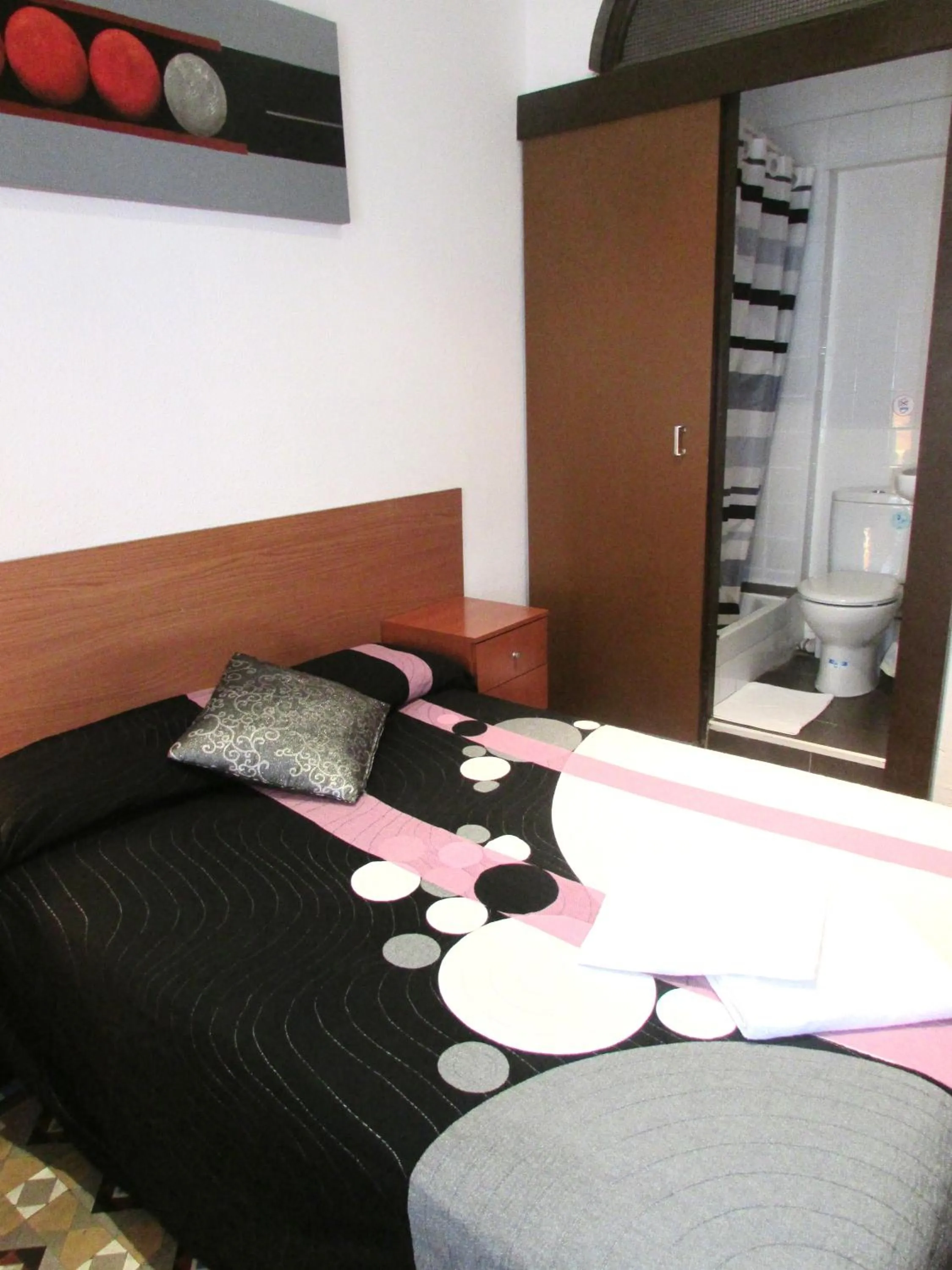 Bathroom, Bed in Hostal Lima