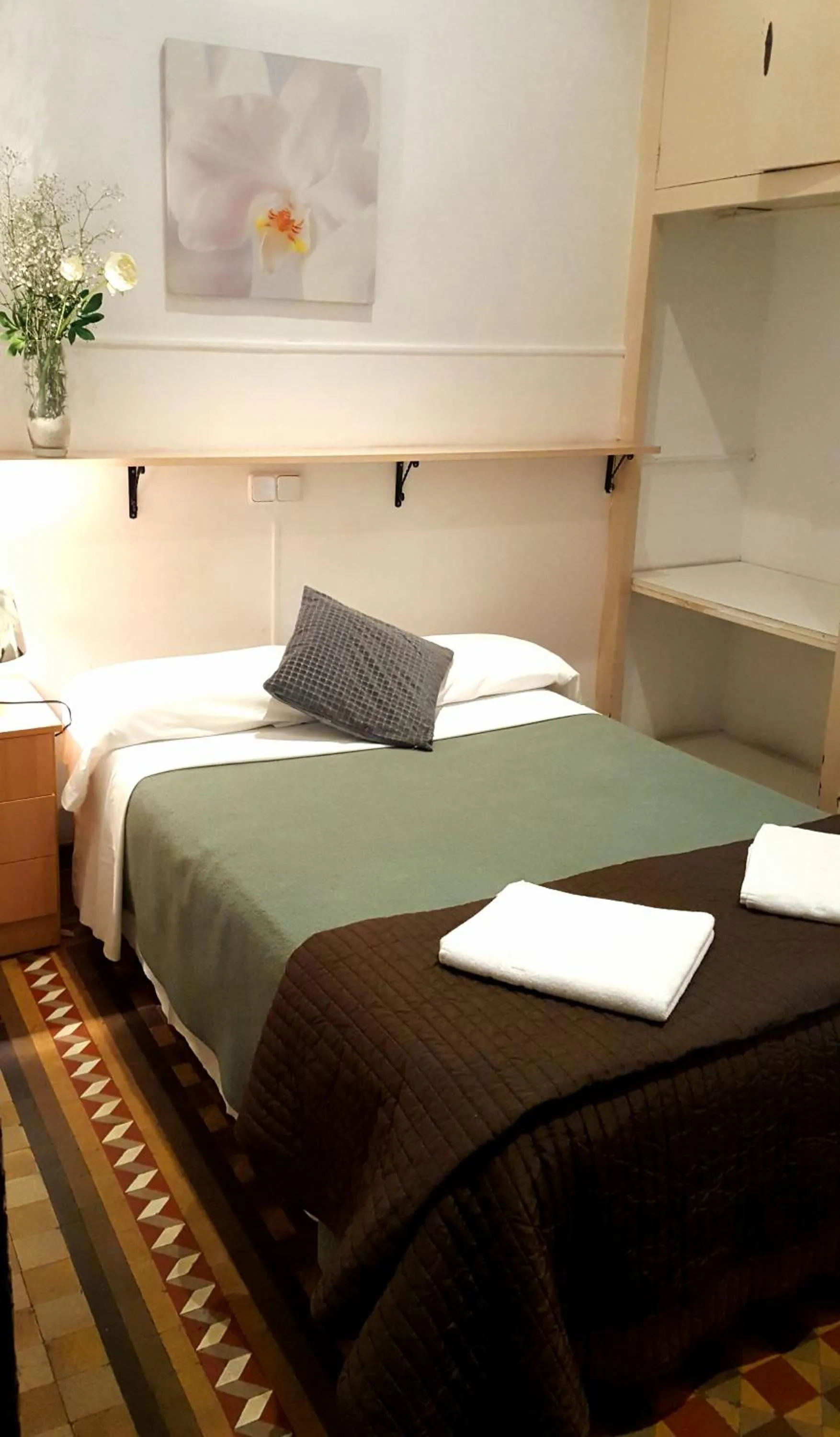 towels, Bed in Hostal Lima