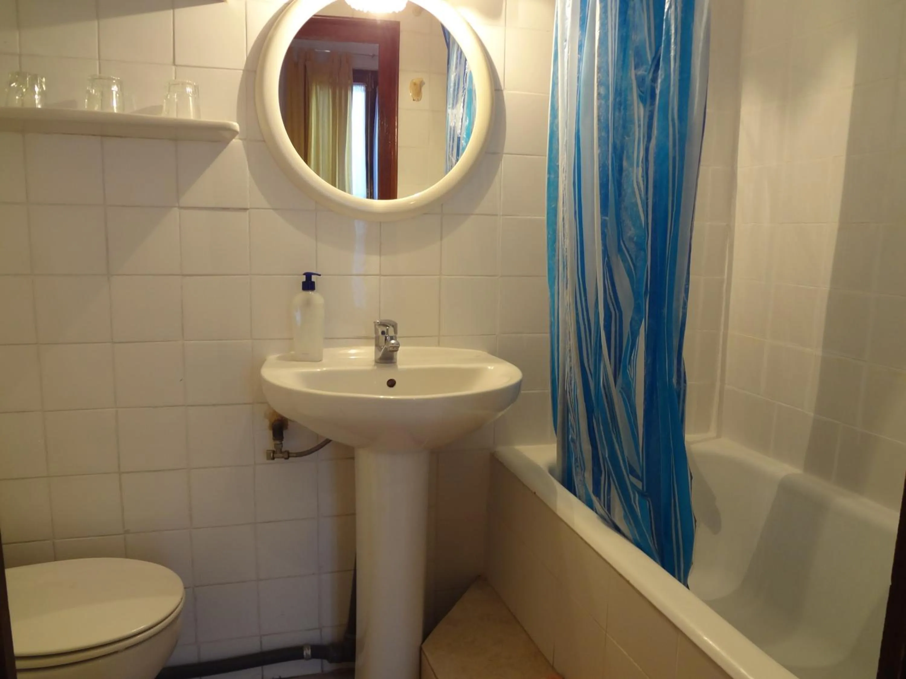 Bathroom in Hostal Lima