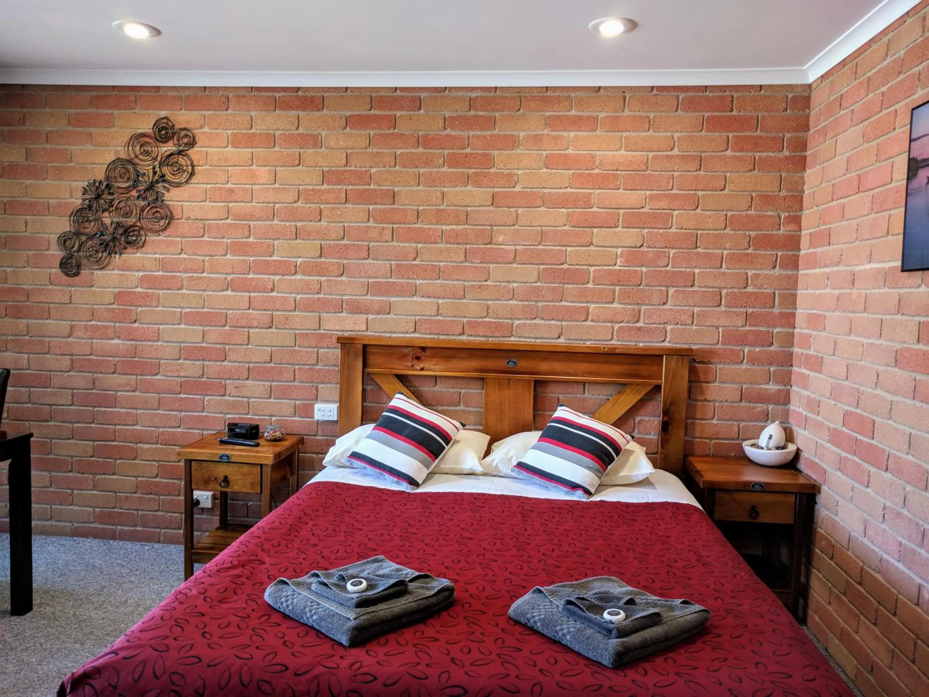 Bed in Travellers Inn Kaniva