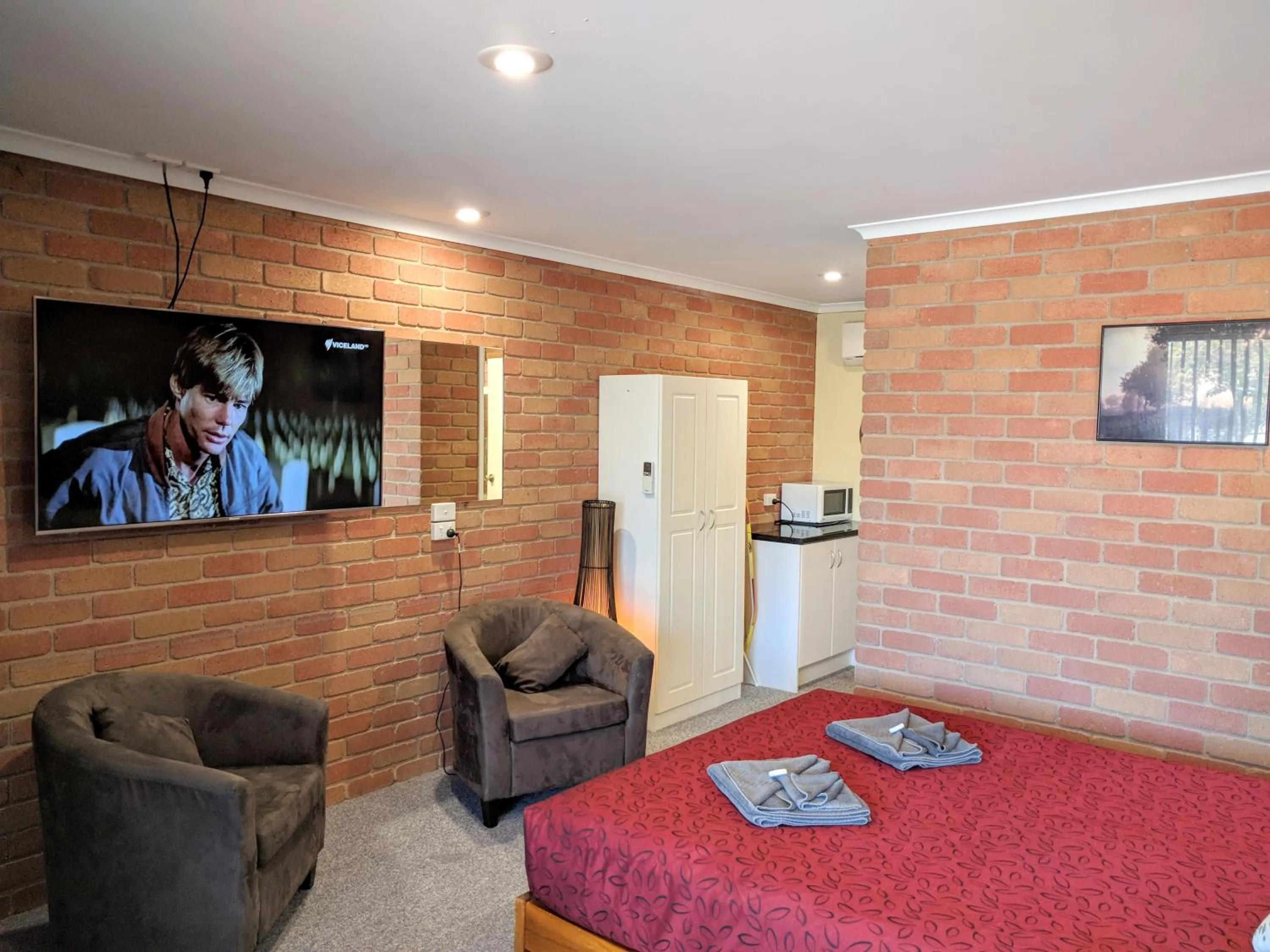 Bed in Travellers Inn Kaniva