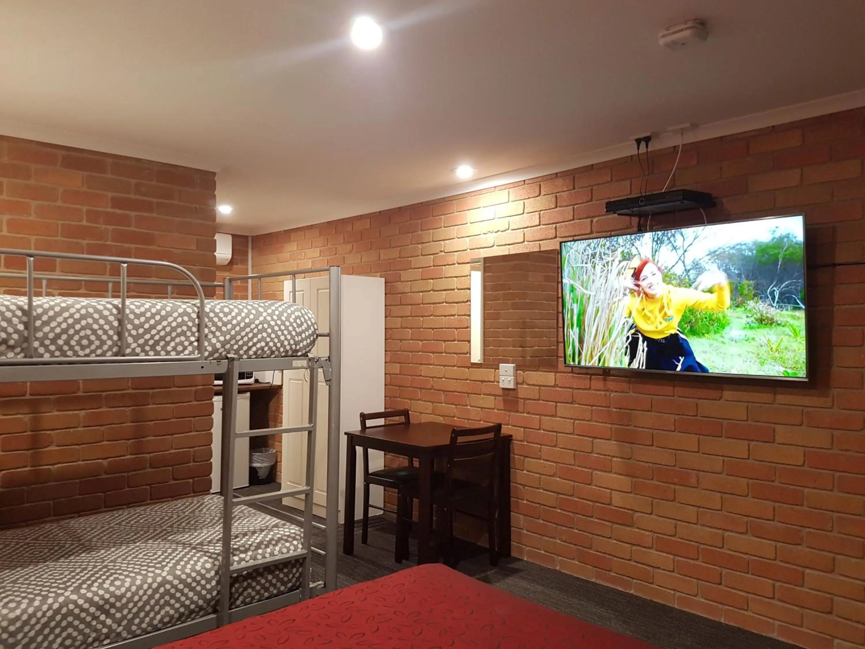 Bed in Travellers Inn Kaniva