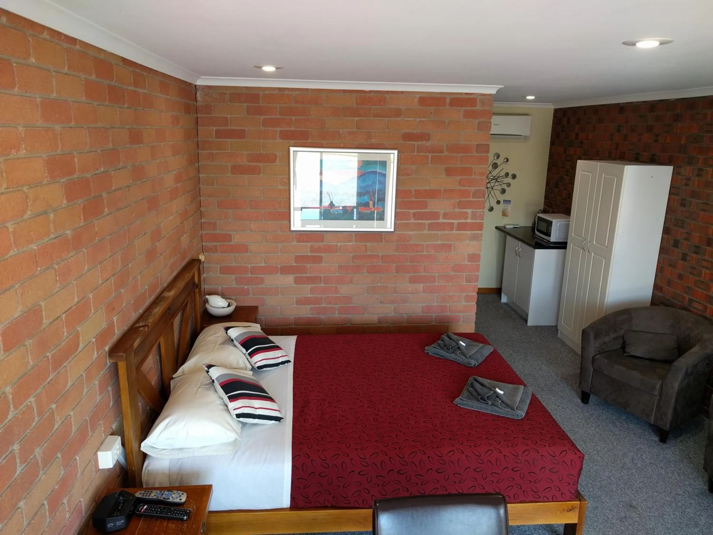 Bed in Travellers Inn Kaniva