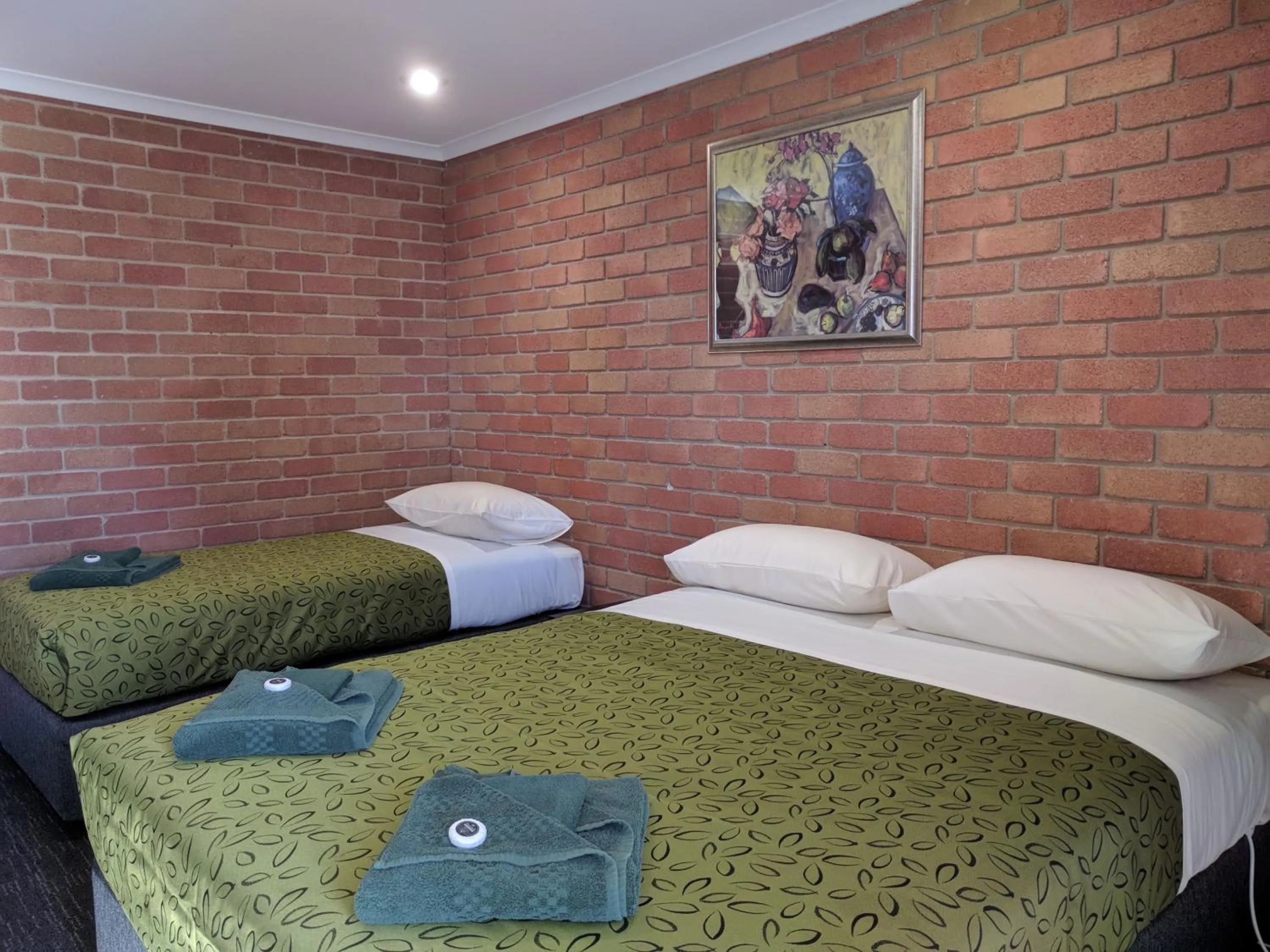 Bed in Travellers Inn Kaniva