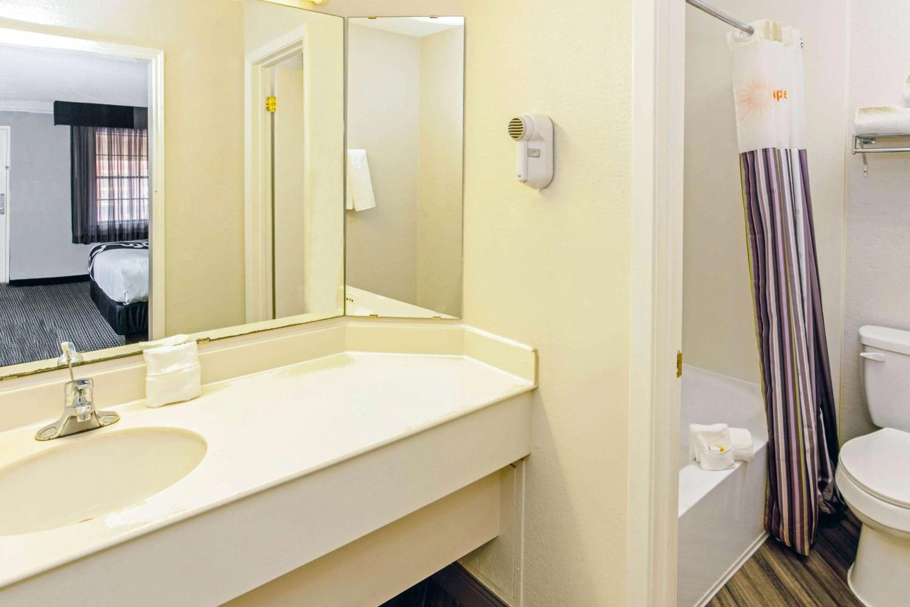 Bathroom in La Quinta Inn by Wyndham Wichita Falls Event Center North