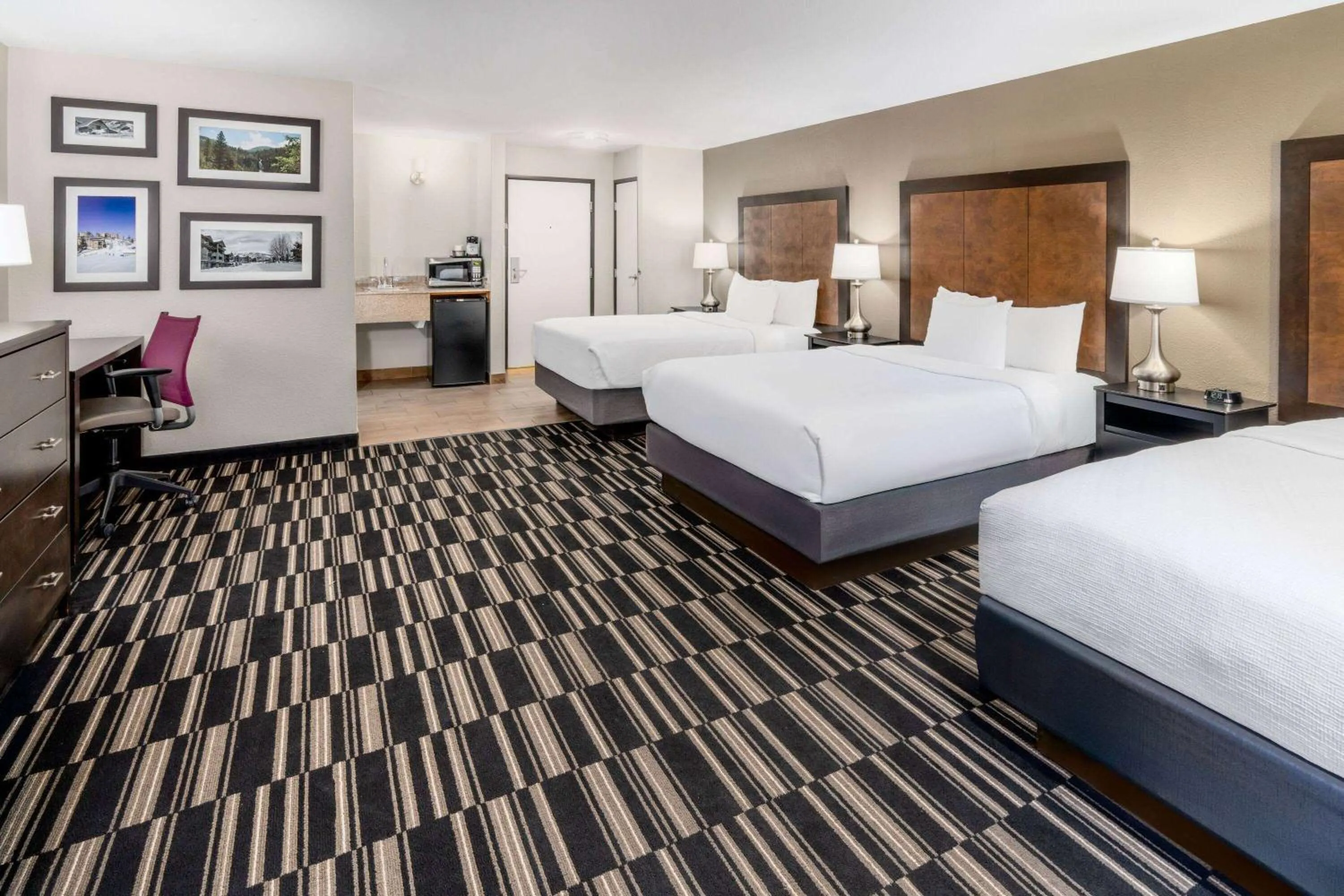 Photo of the whole room, Bed in La Quinta Inn by Wyndham Steamboat Springs