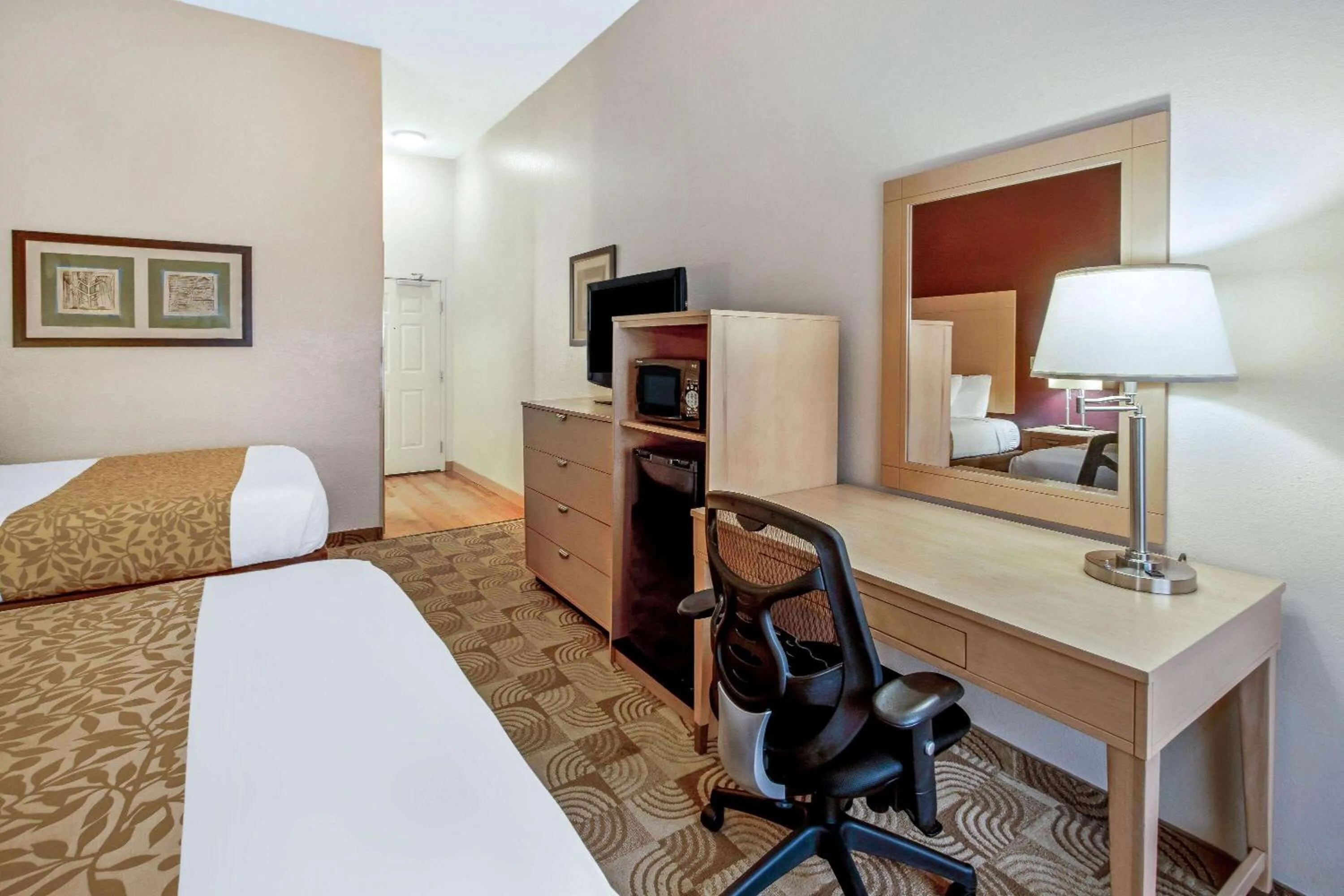 Photo of the whole room in La Quinta by Wyndham Tucumcari