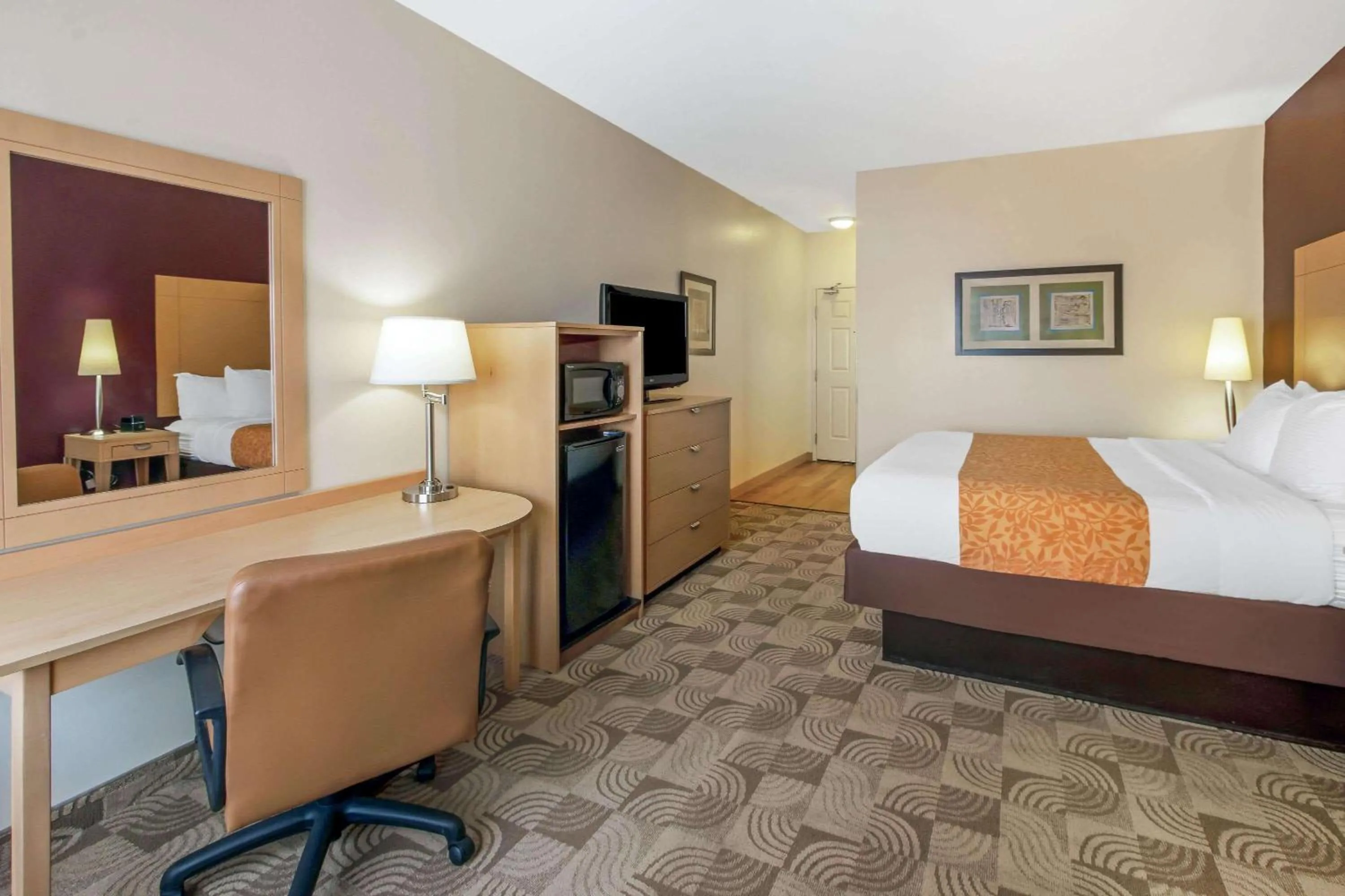 Photo of the whole room in La Quinta by Wyndham Tucumcari