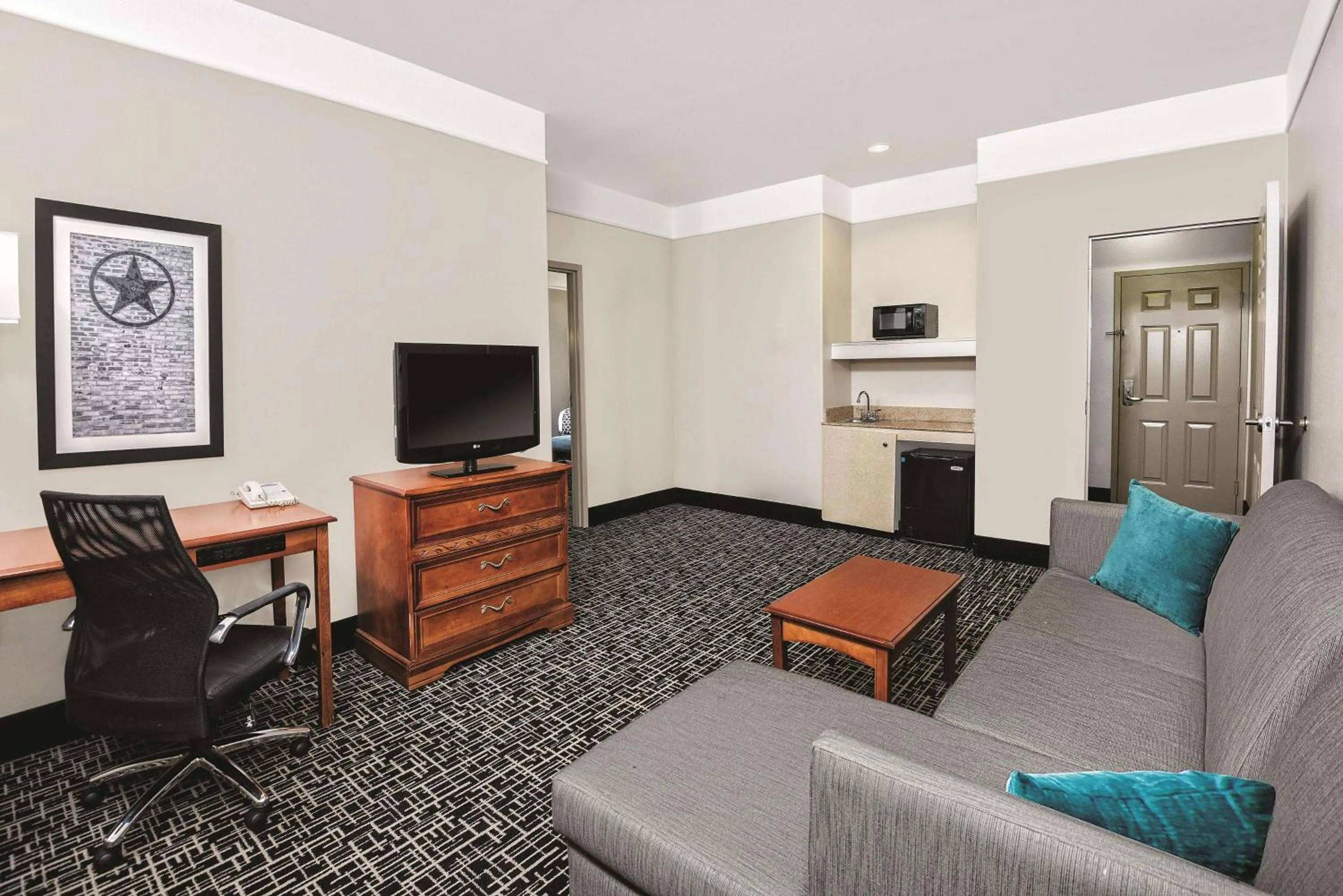 TV and multimedia in La Quinta by Wyndham Rosenberg