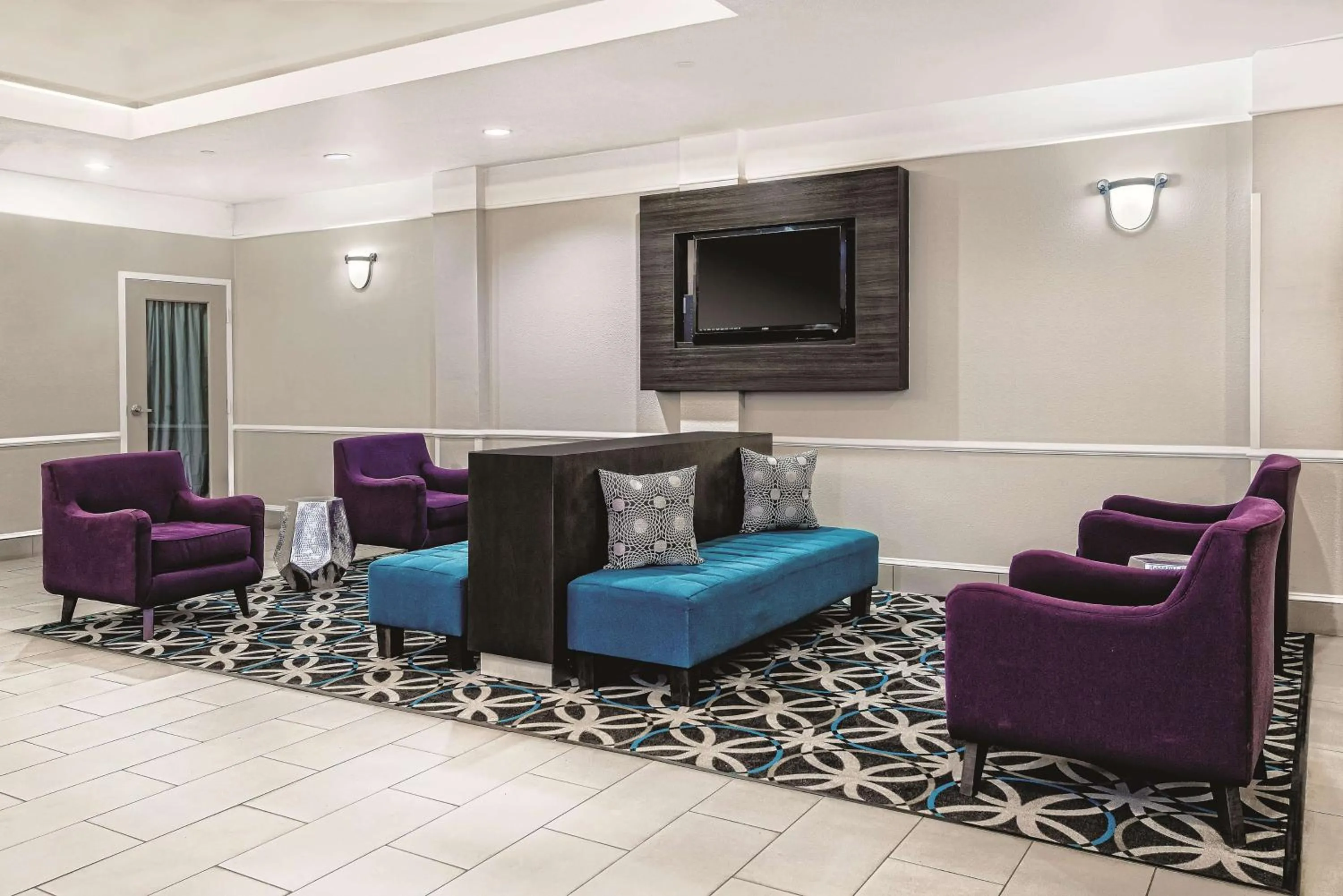Lobby or reception in La Quinta by Wyndham Rosenberg