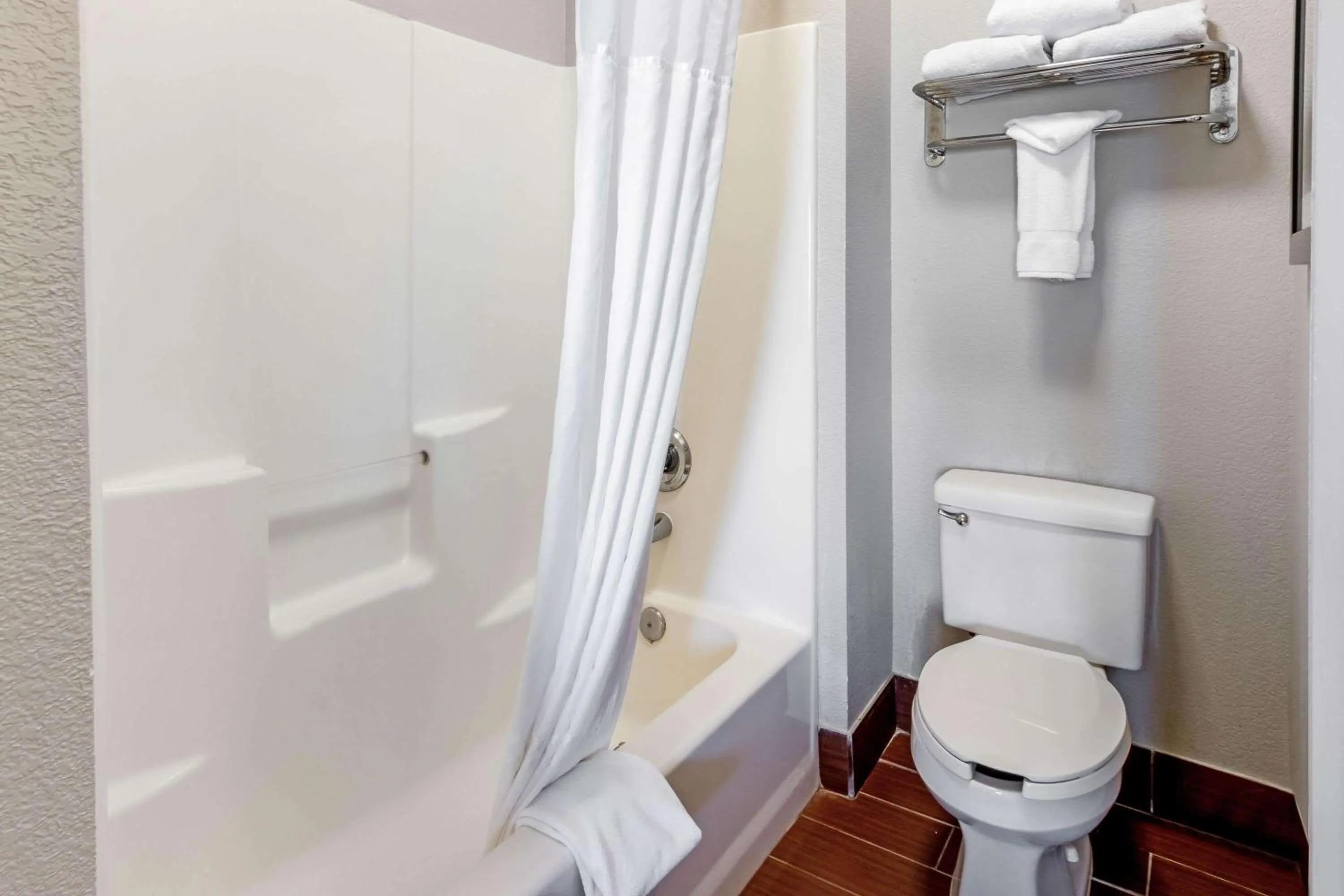 Bathroom in La Quinta by Wyndham Roswell