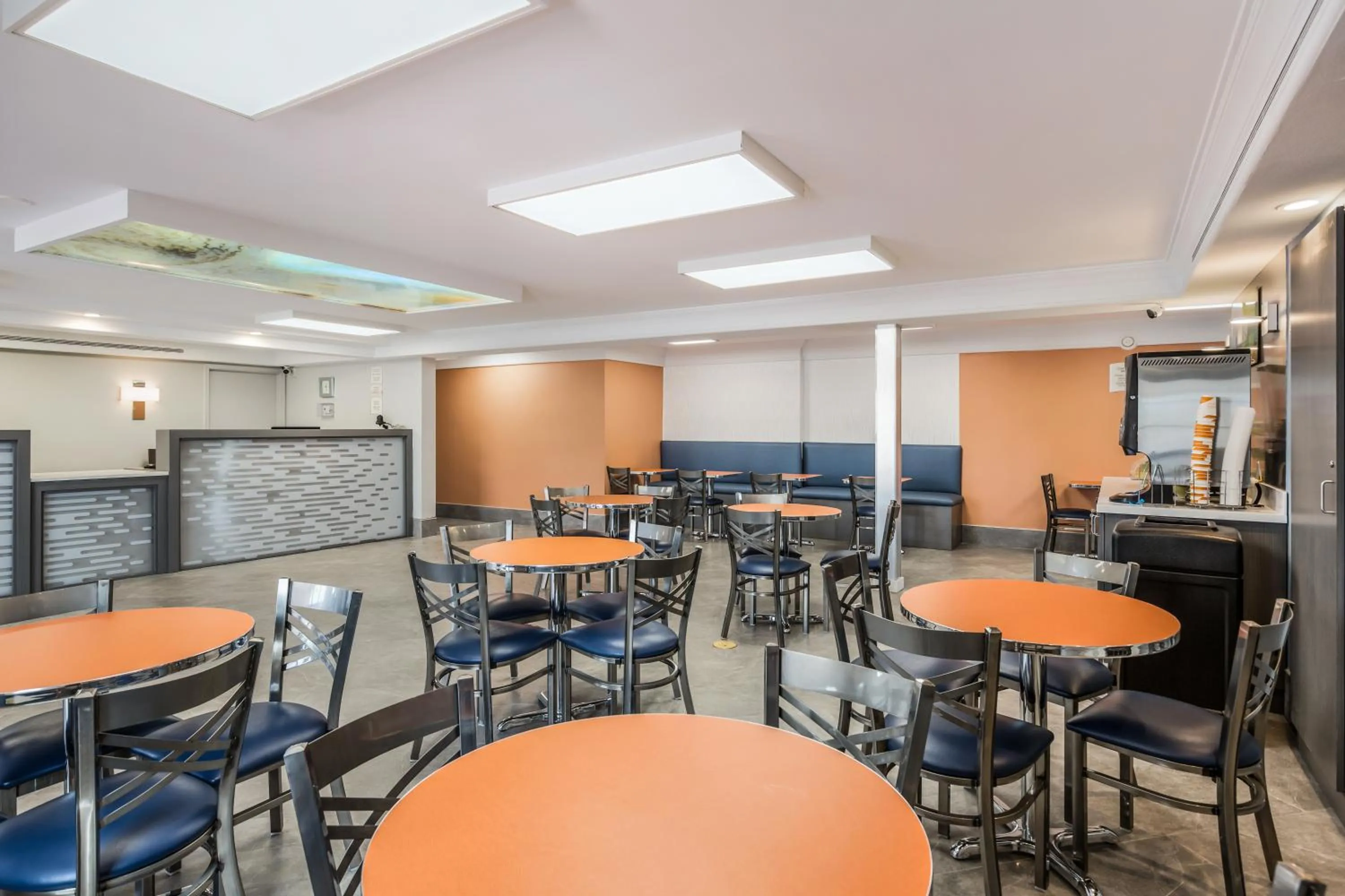 Continental breakfast in Quality Inn Hampton - Newport News