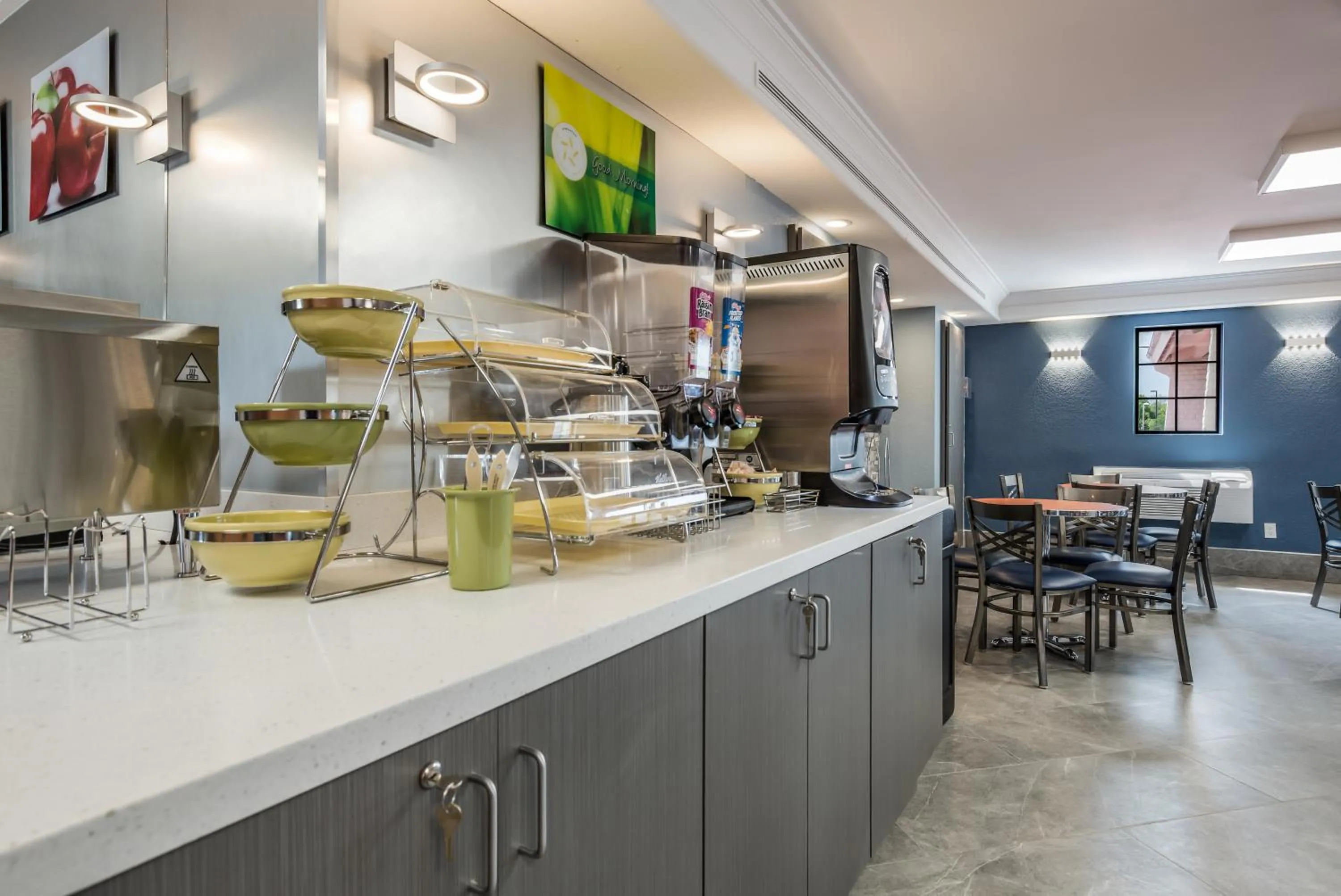 Continental breakfast in Quality Inn Hampton - Newport News