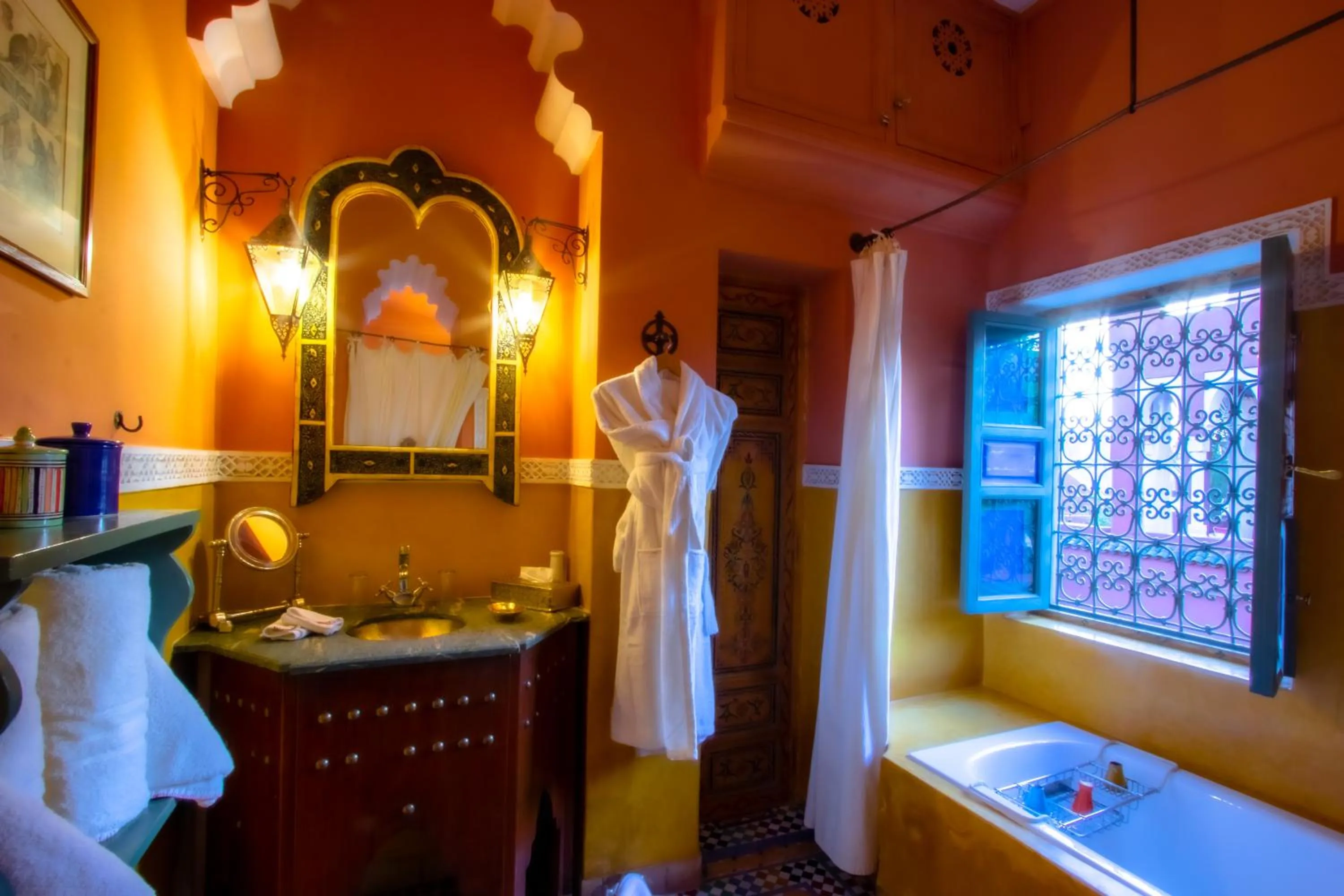 Bathroom, Bed in Riad Kaiss By Anika