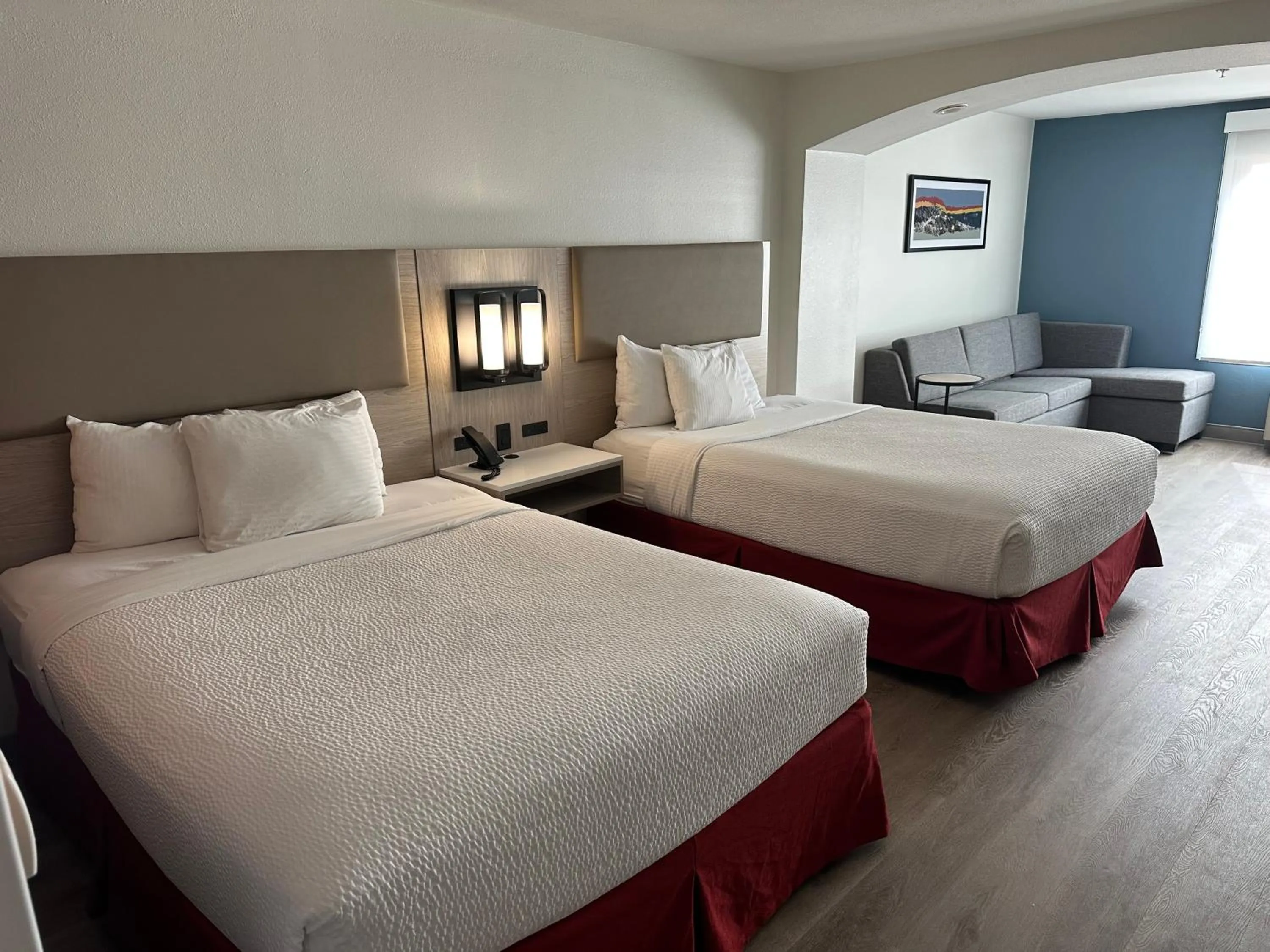 Bedroom, Bed in La Quinta Inn & Suites by Wyndham Albuquerque Midtown