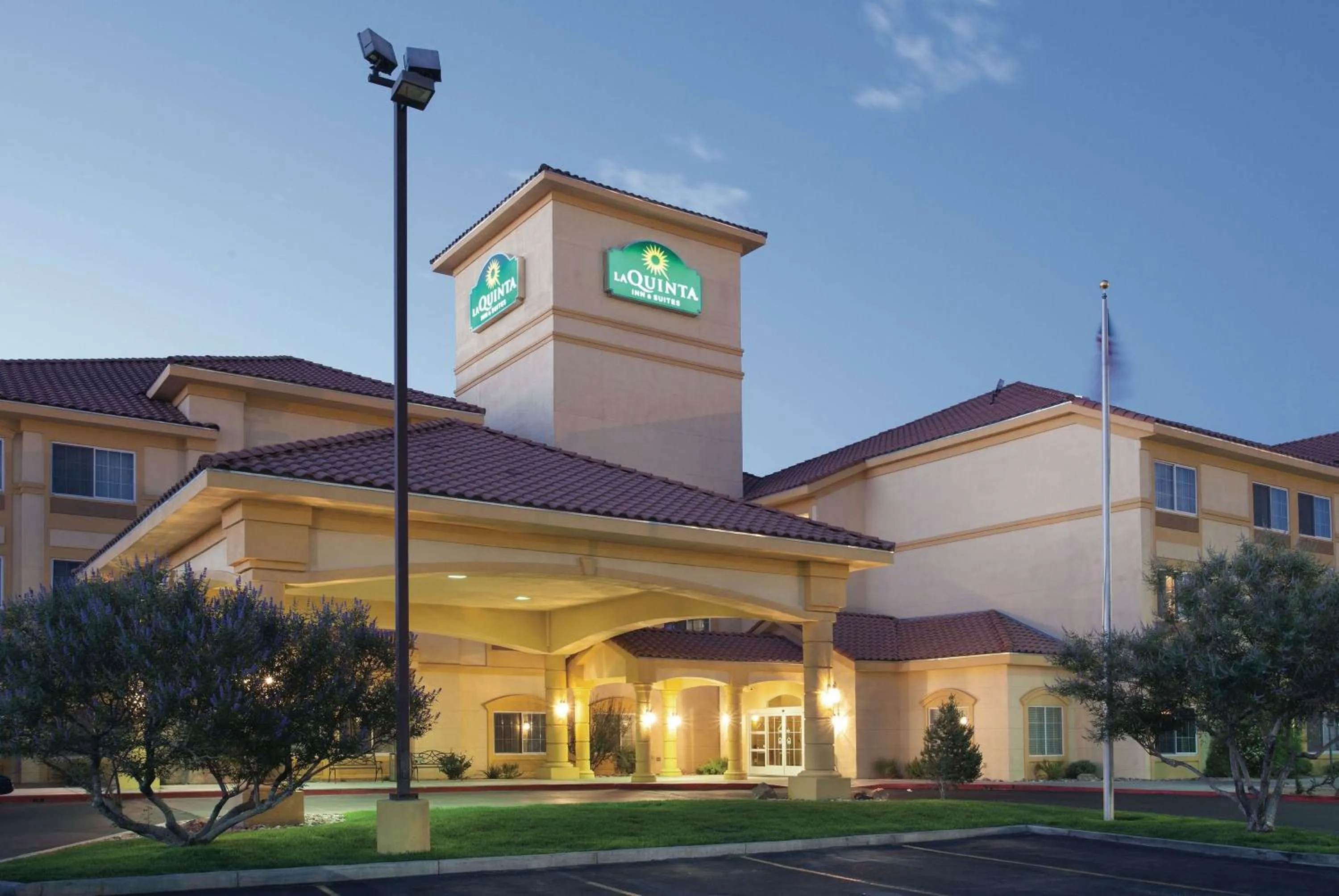 Property building in La Quinta Inn & Suites by Wyndham Albuquerque Midtown