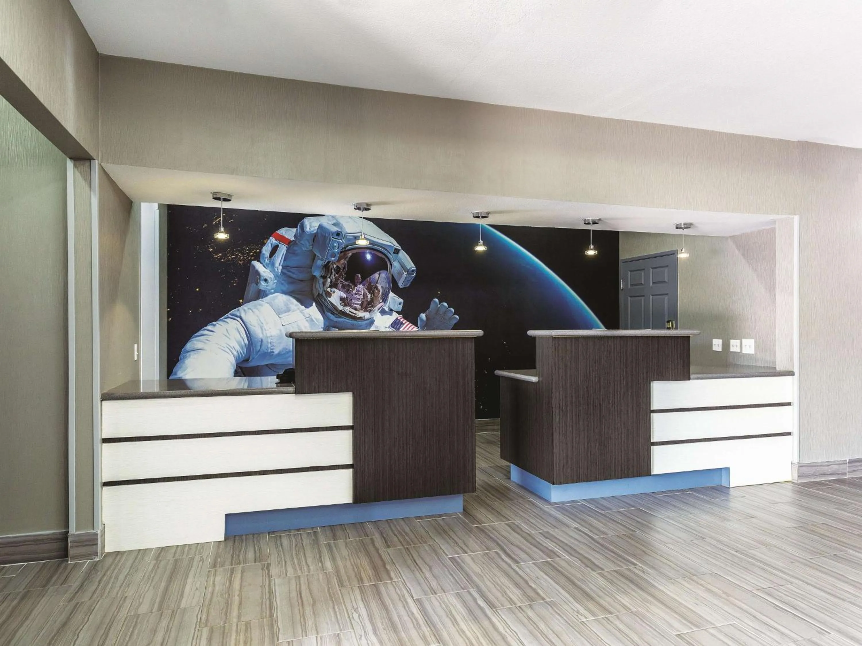 Lobby or reception in La Quinta by Wyndham Houston/Clear Lake-NASA