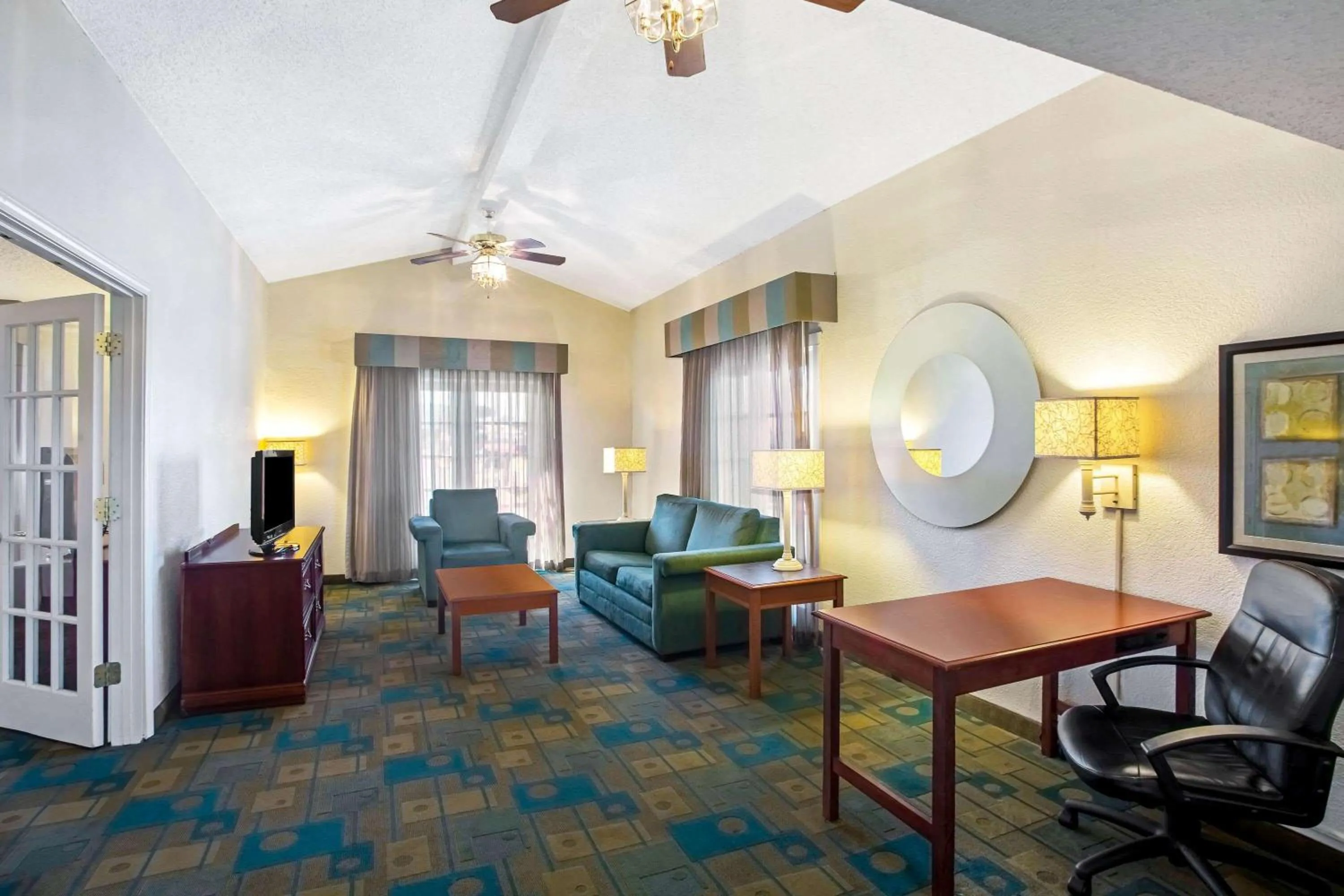 Photo of the whole room in La Quinta Inn by Wyndham Killeen - Fort Hood