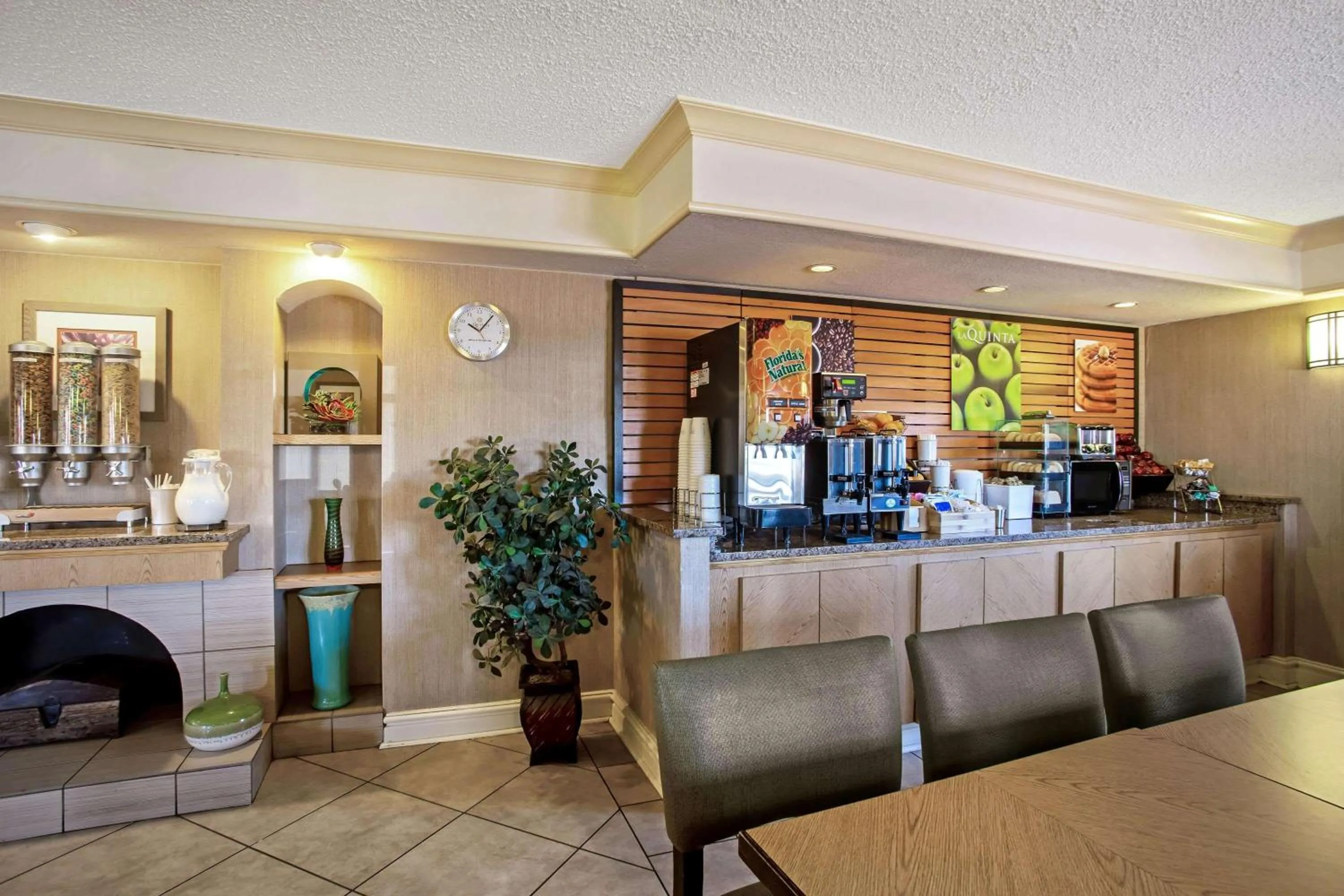 Restaurant/places to eat in La Quinta Inn by Wyndham Killeen - Fort Hood