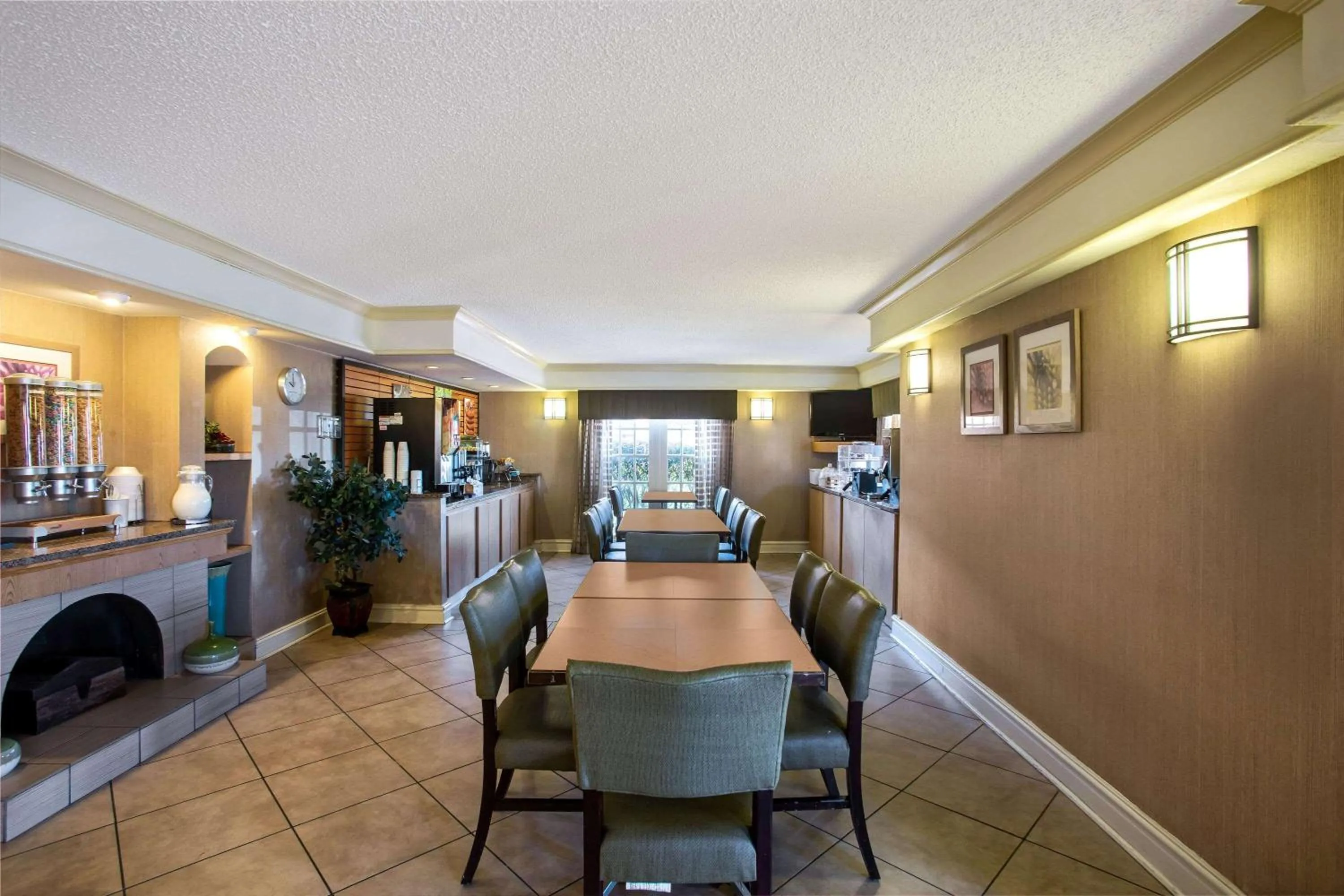 Restaurant/places to eat in La Quinta Inn by Wyndham Killeen - Fort Hood