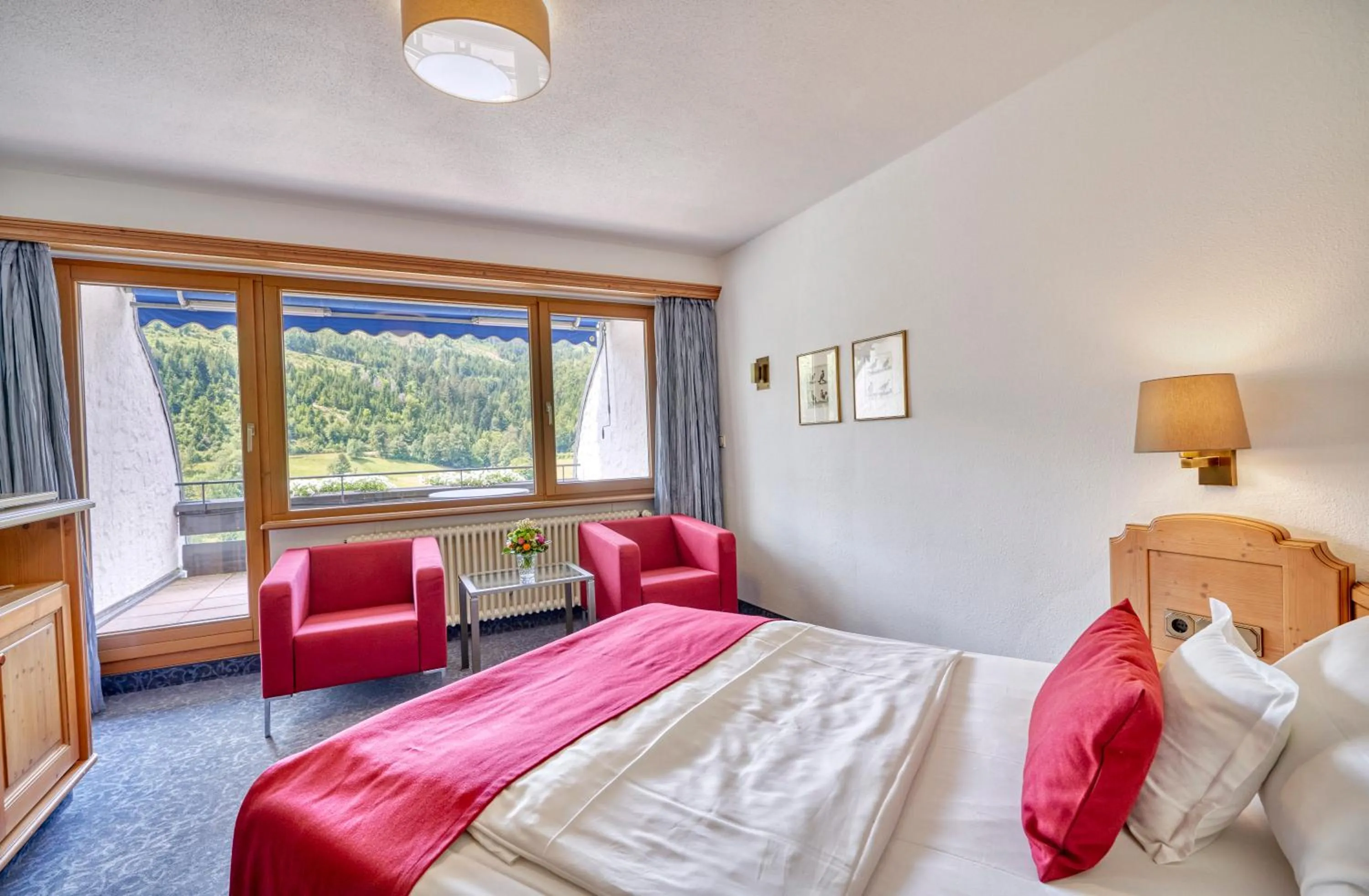 Photo of the whole room, Bed in Hotel Traube Tonbach