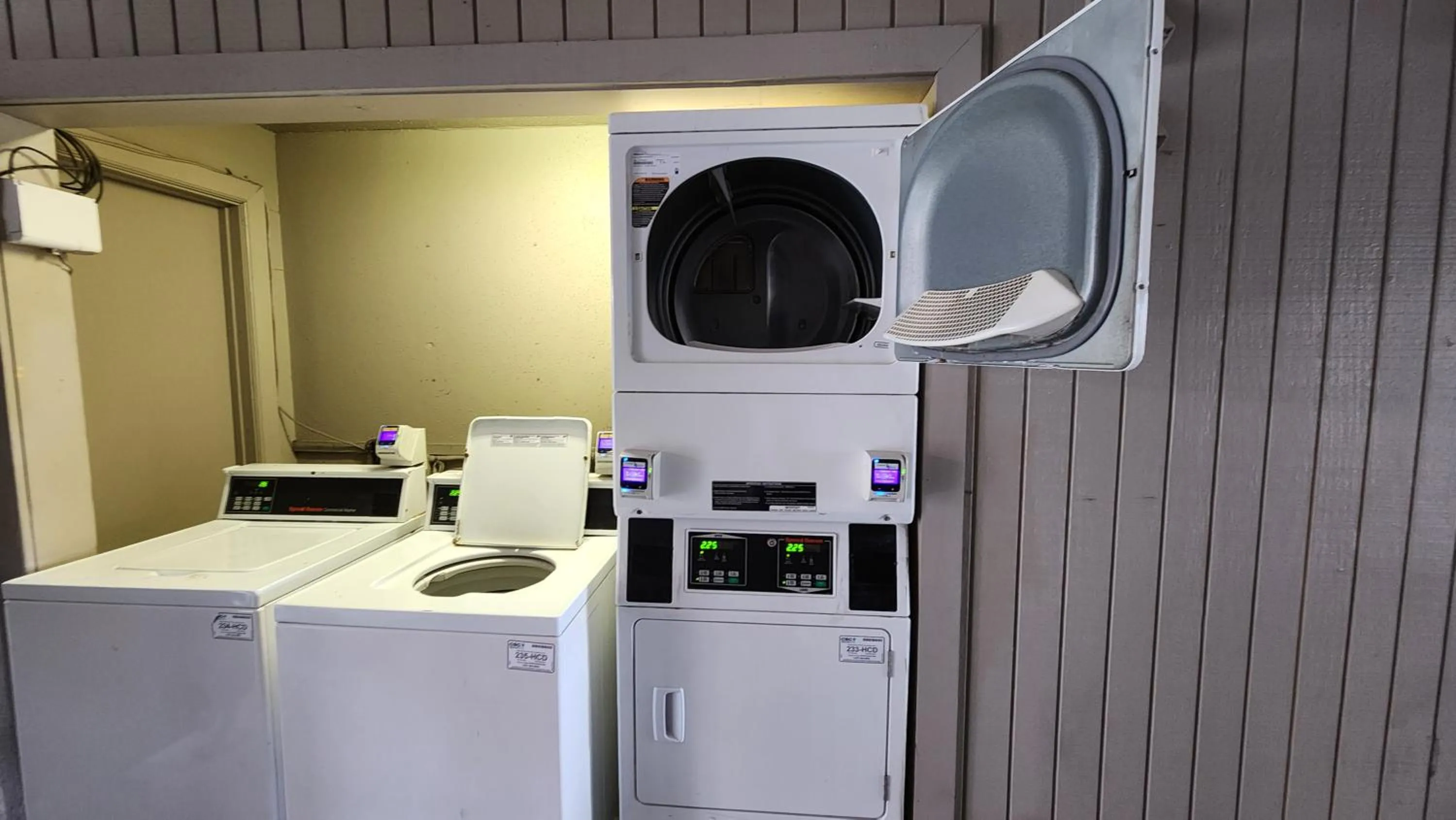 laundry in La Quinta Inn by Wyndham Clute Lake Jackson