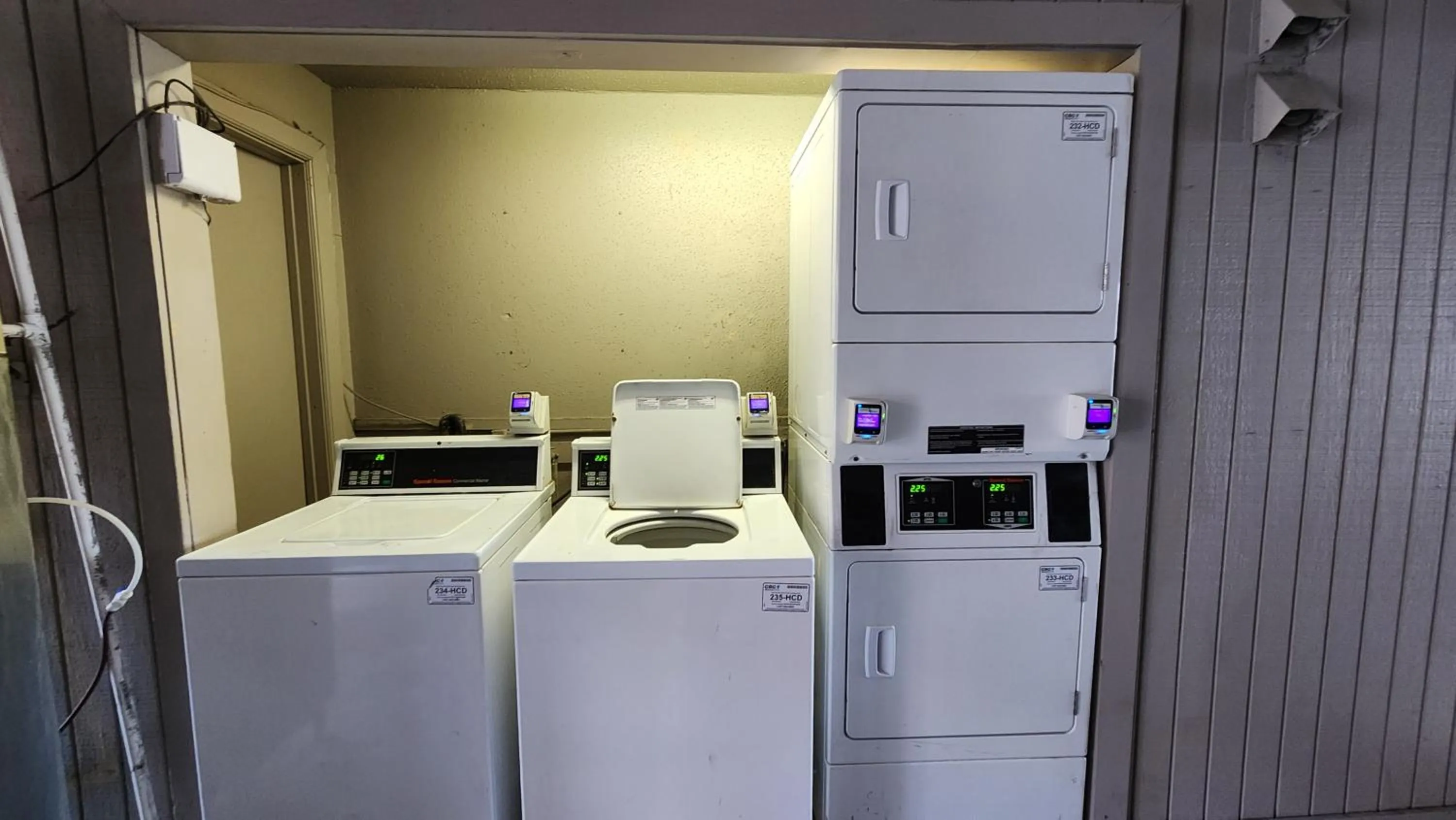 laundry in La Quinta Inn by Wyndham Clute Lake Jackson