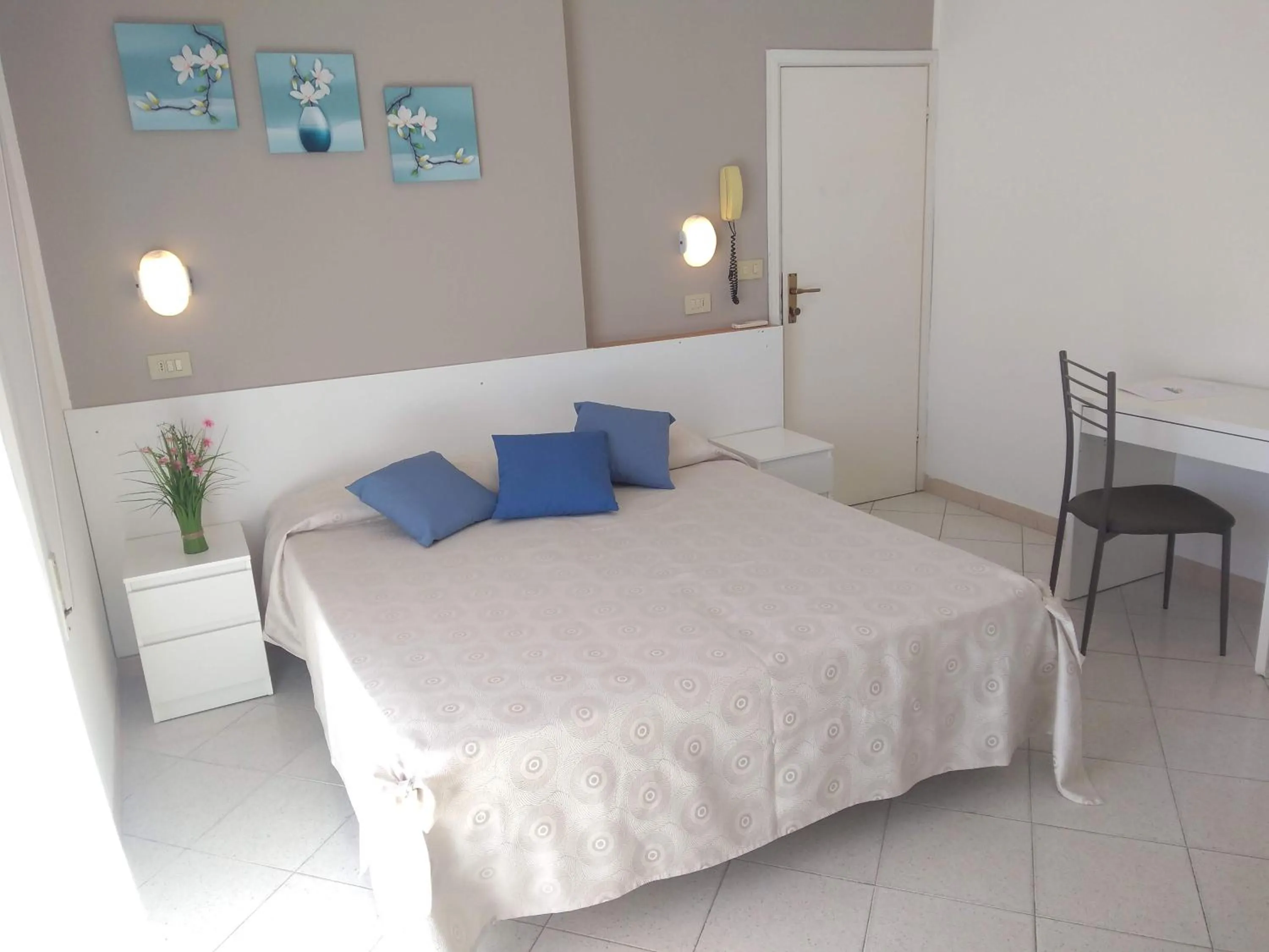 Photo of the whole room in Hotel La Bella Vita