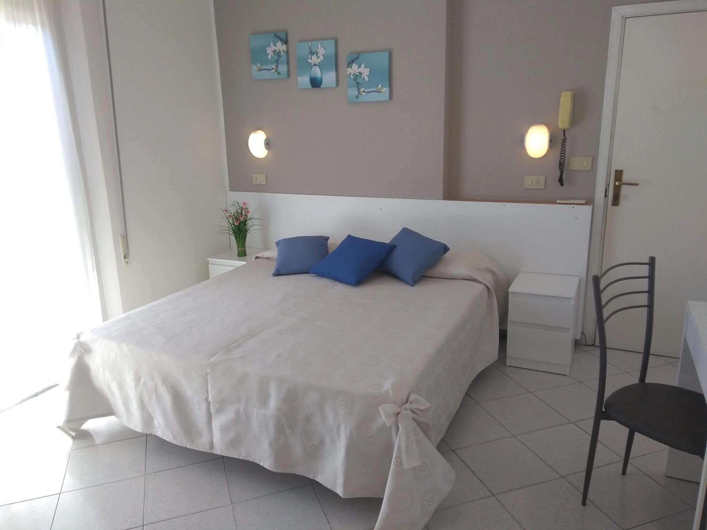 Photo of the whole room in Hotel La Bella Vita