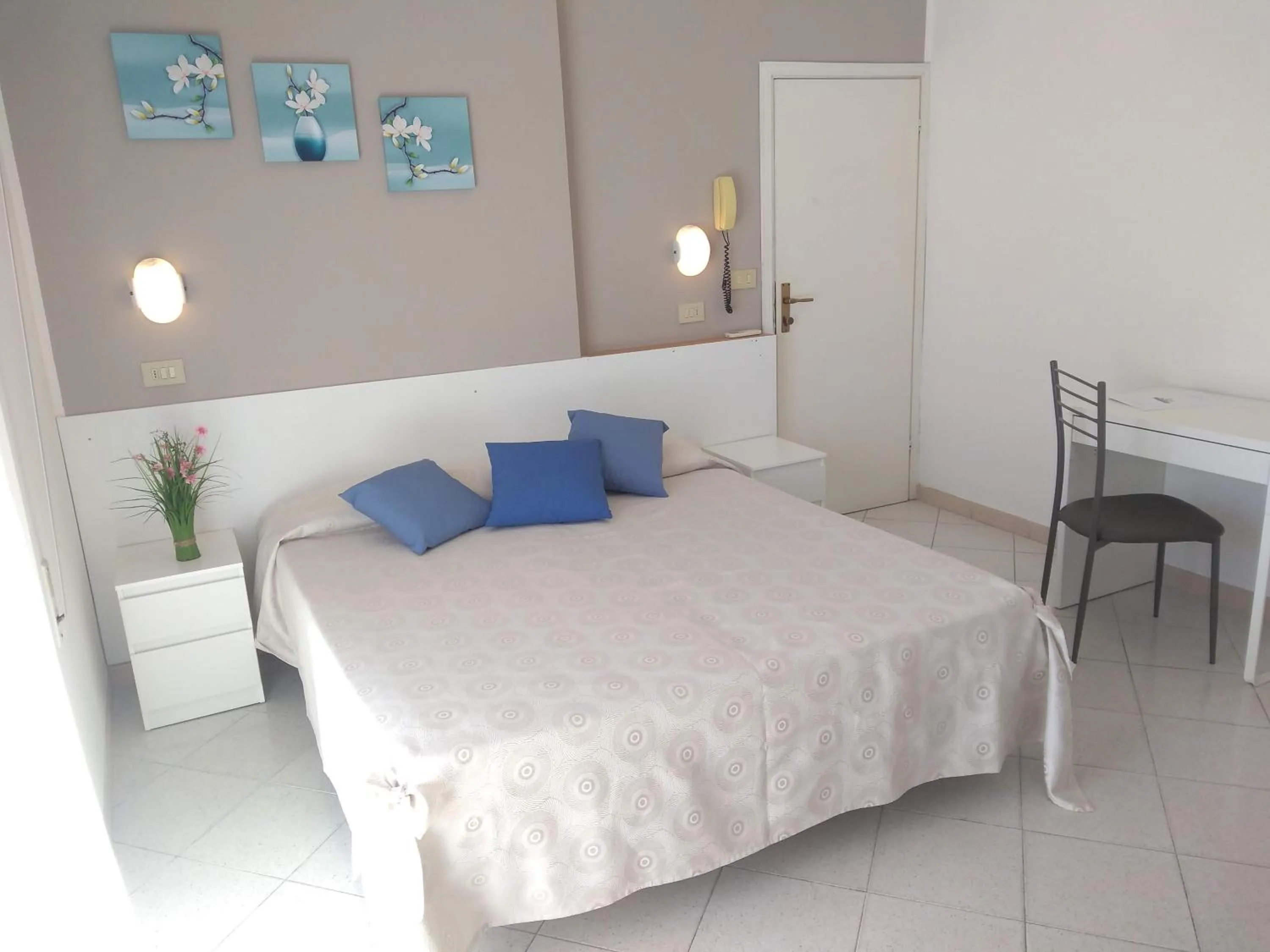 Photo of the whole room in Hotel La Bella Vita