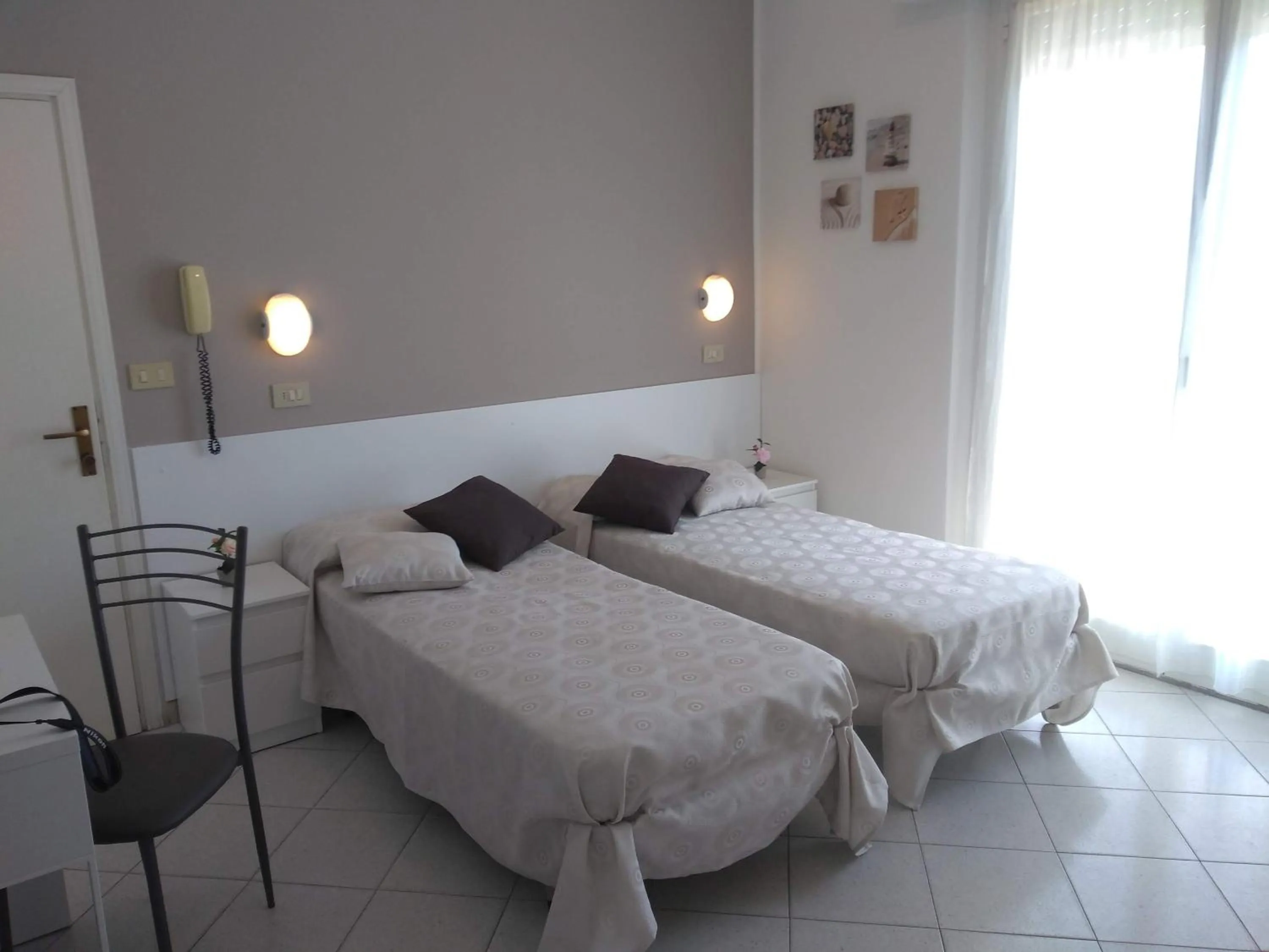 Photo of the whole room in Hotel La Bella Vita