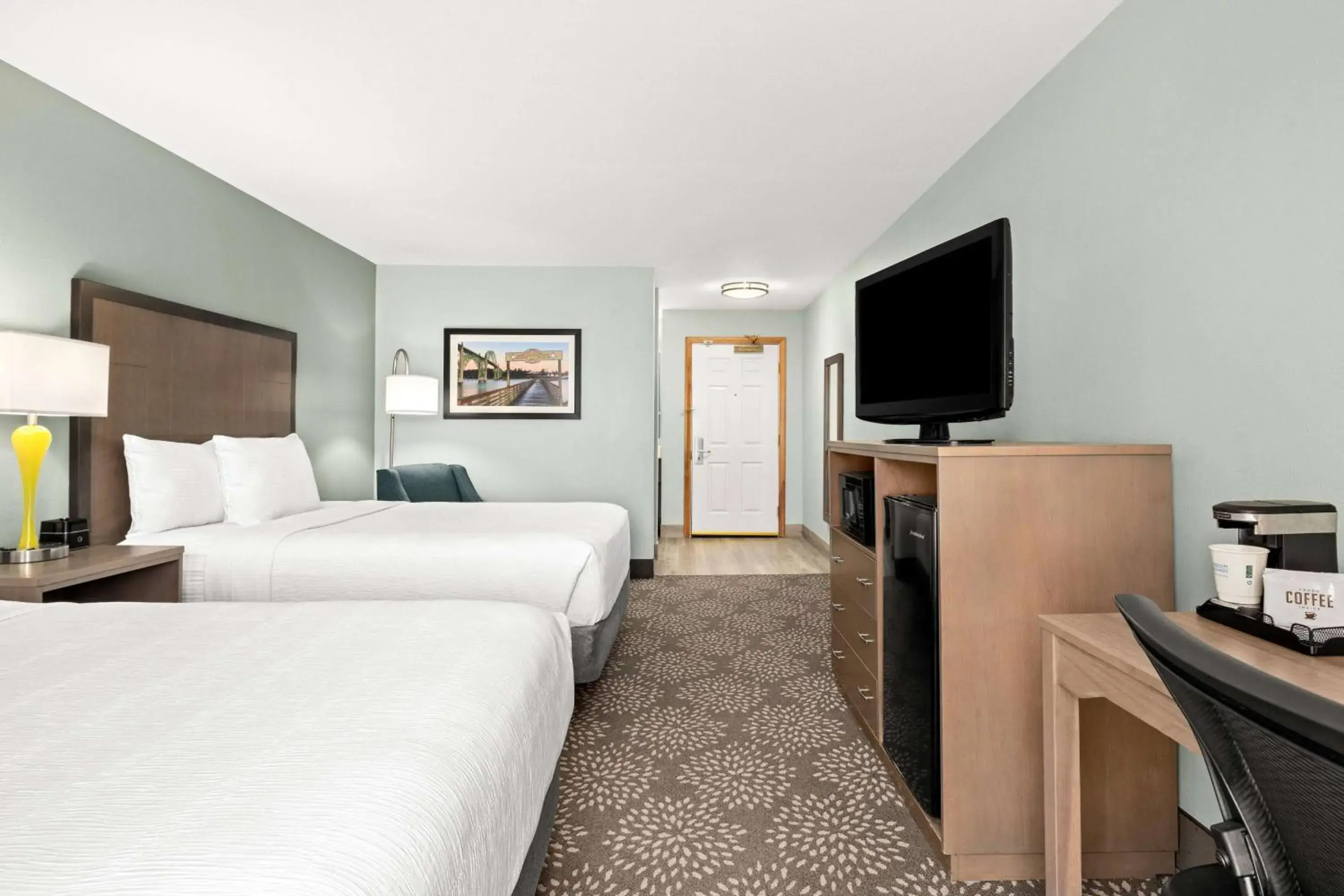 Deluxe Queen Room with Two Queen Beds in La Quinta by Wyndham Newport Deluxe Queen Room with Two Queen Beds in La Quinta by Wyndham Newport