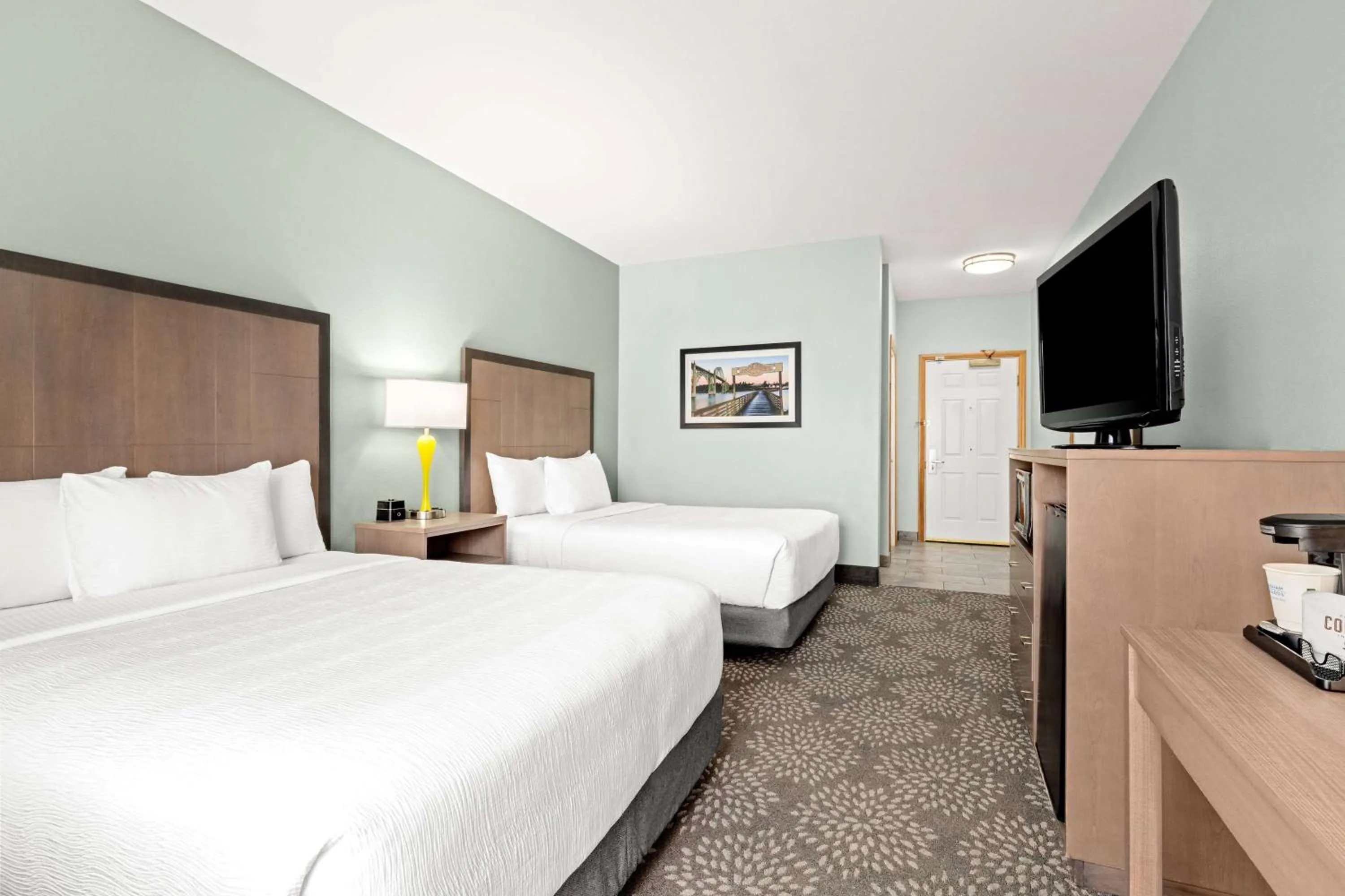 Photo of the whole room, Bed in La Quinta by Wyndham Newport