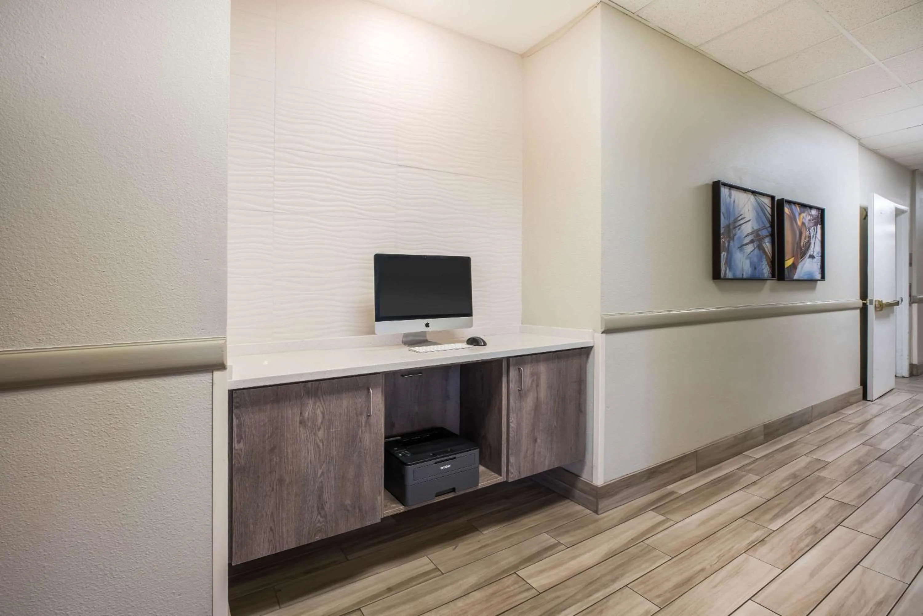 Business facilities in La Quinta by Wyndham Newport