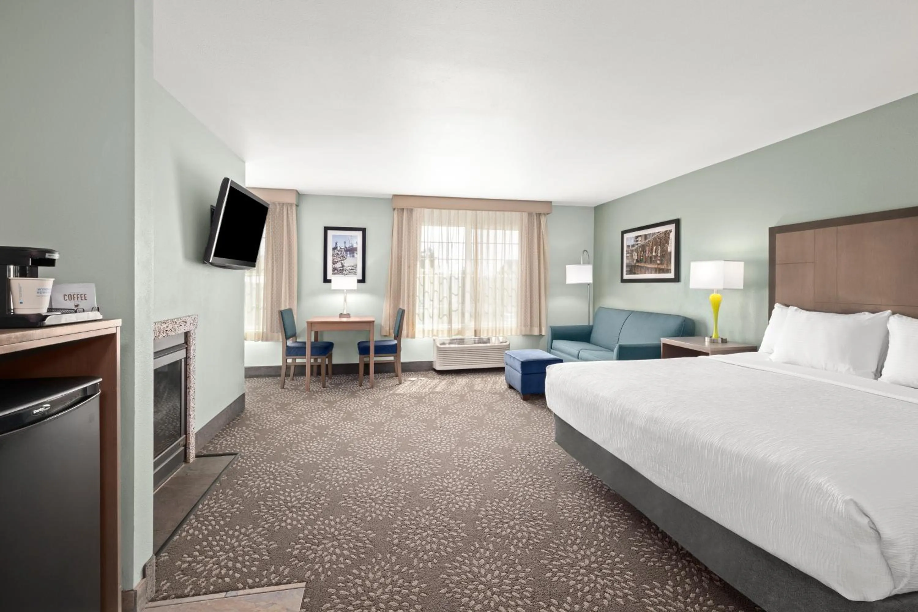 Bedroom, Bed in La Quinta by Wyndham Newport