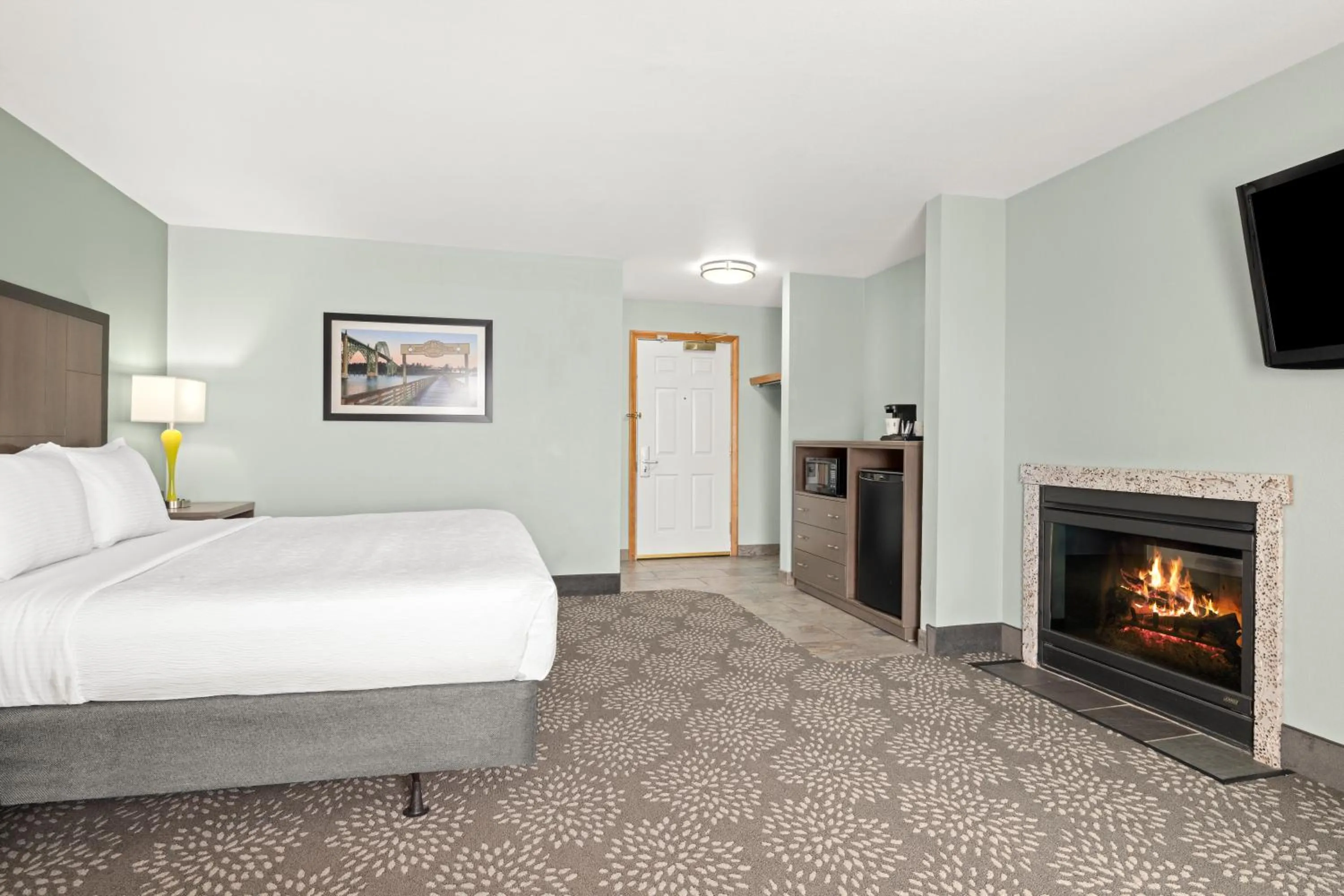 Bedroom, Bed in La Quinta by Wyndham Newport