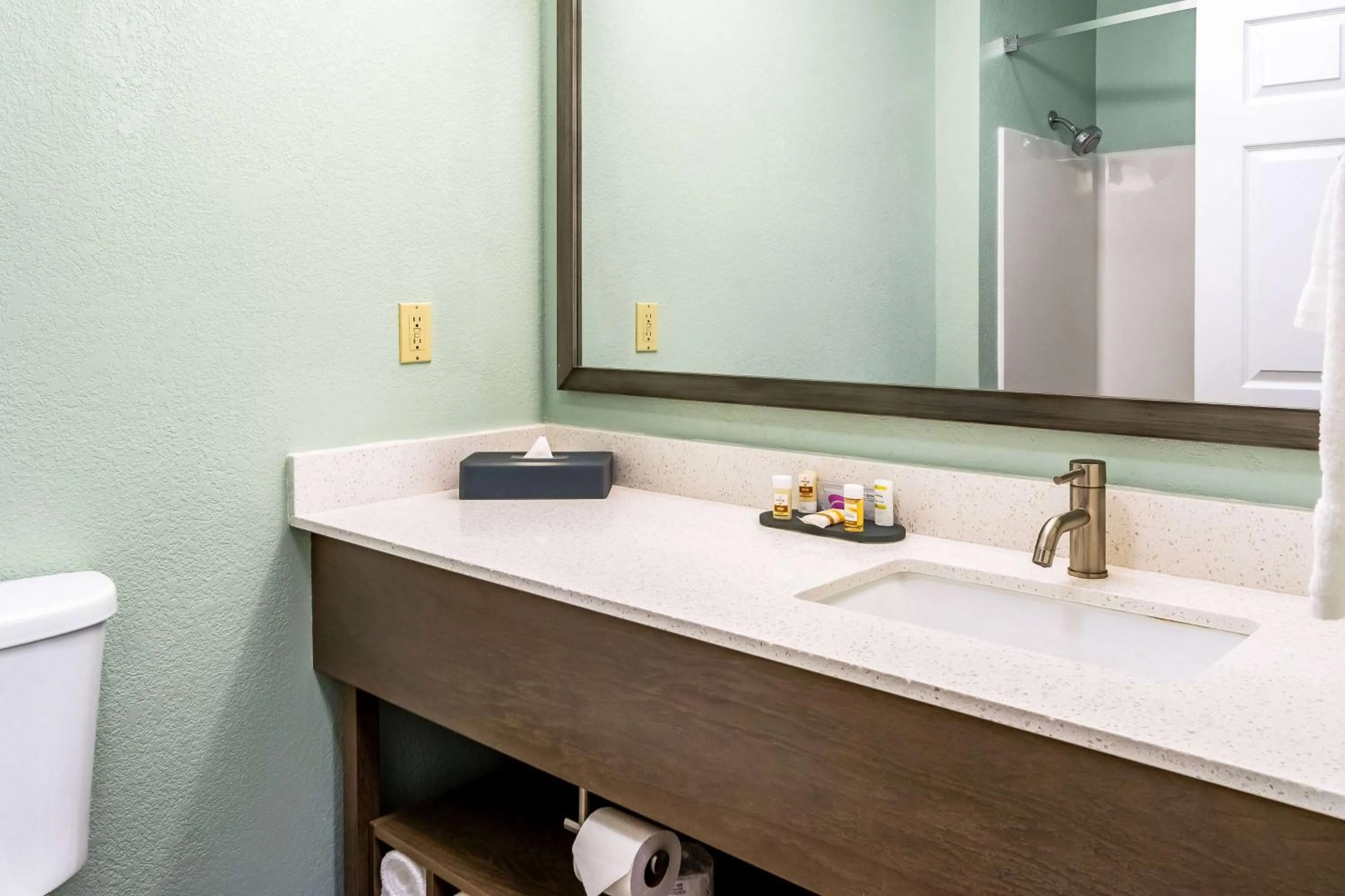 Bathroom in La Quinta by Wyndham Newport