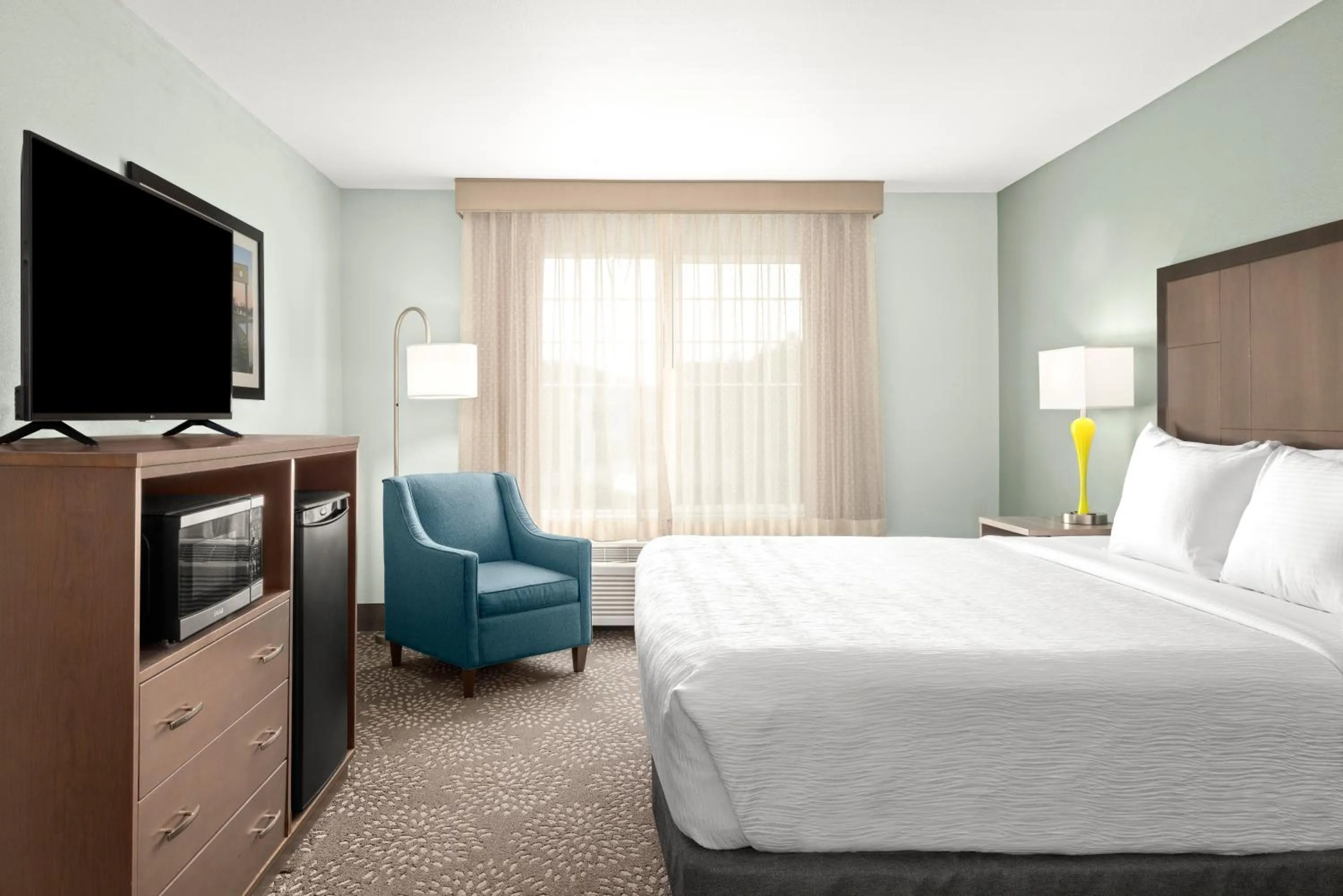 Bedroom, Bed in La Quinta by Wyndham Newport