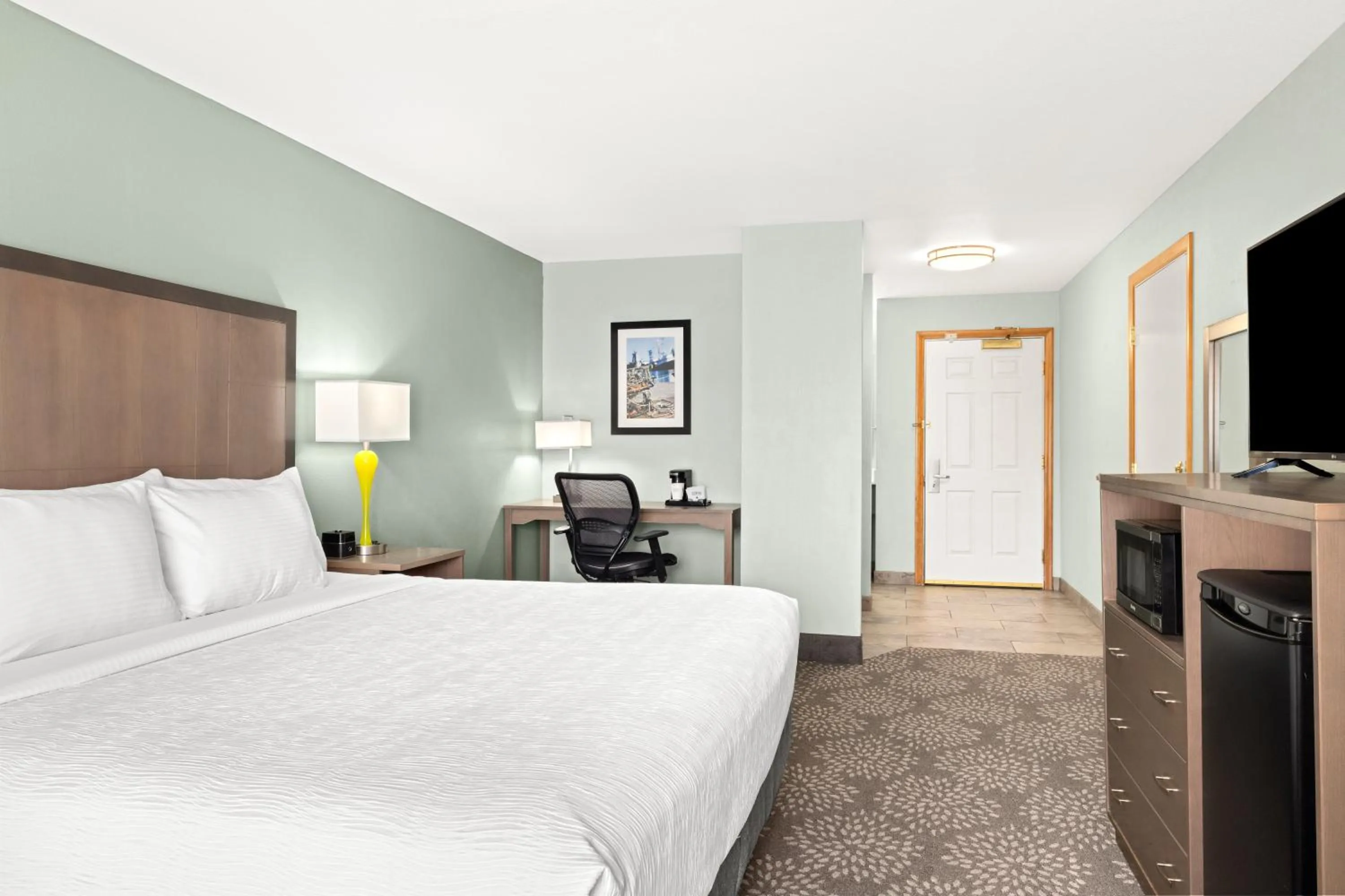 Bedroom, Bed in La Quinta by Wyndham Newport