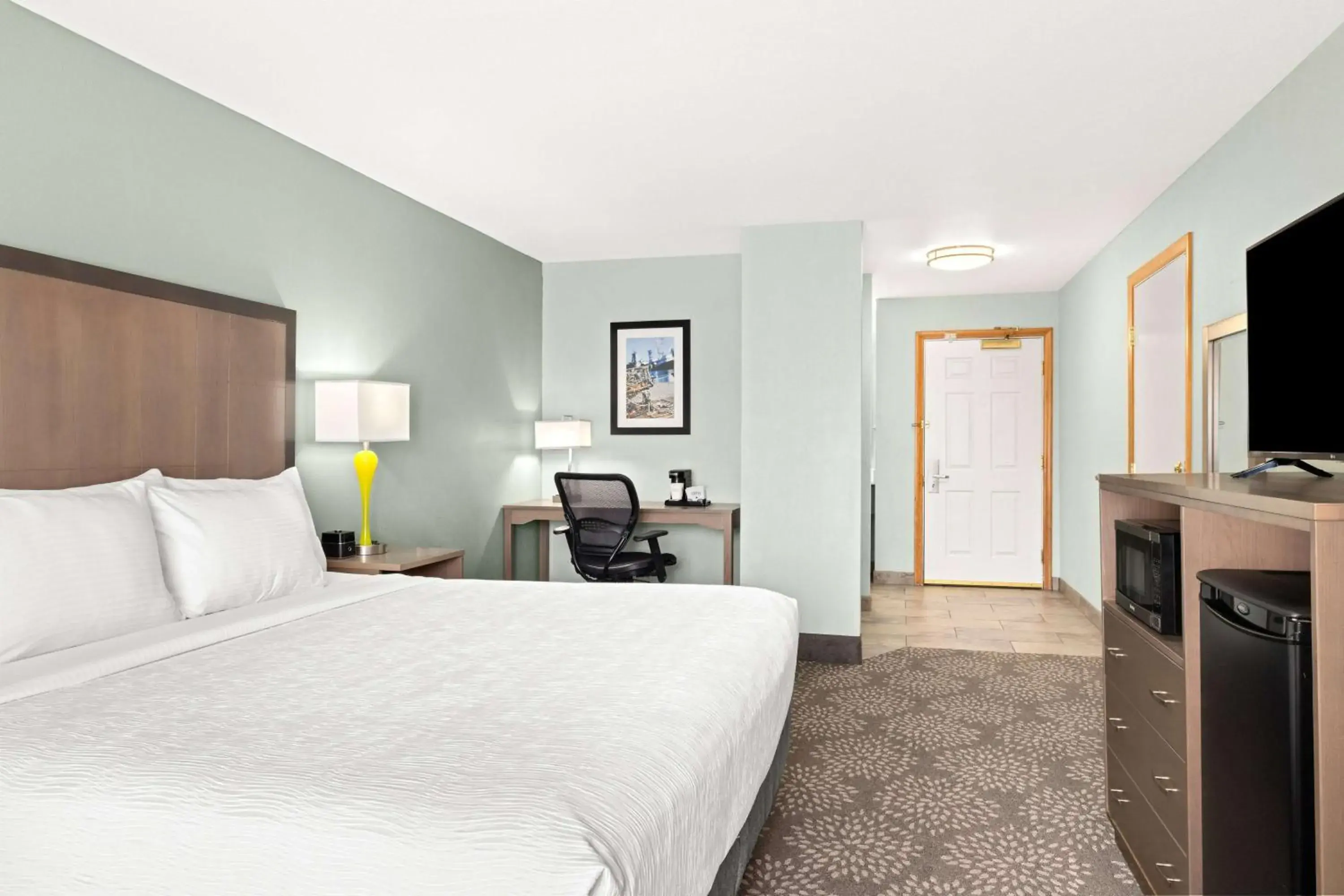 Deluxe King Room in La Quinta by Wyndham Newport Deluxe King Room in La Quinta by Wyndham Newport