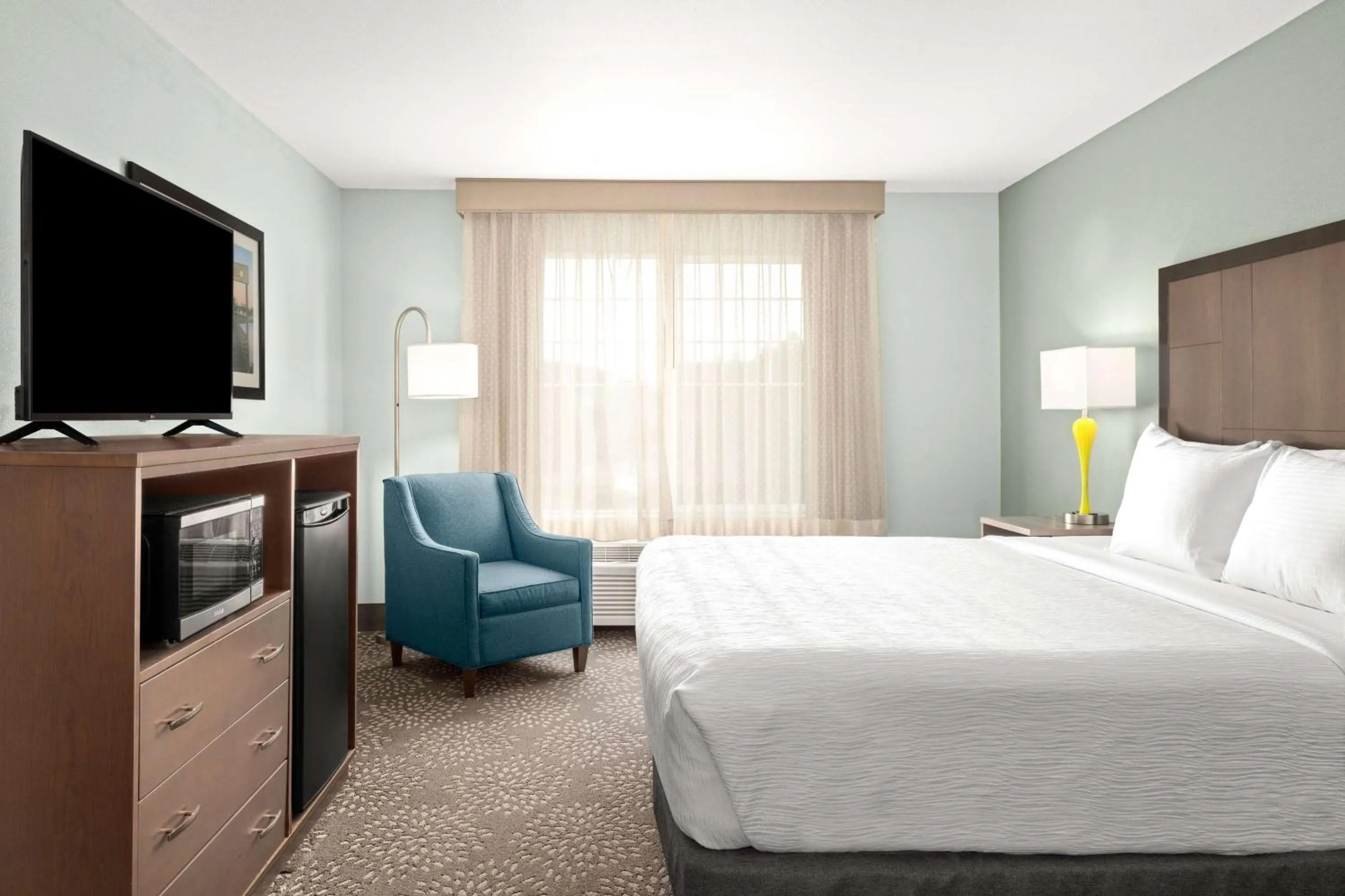 Photo of the whole room, Bed in La Quinta by Wyndham Newport