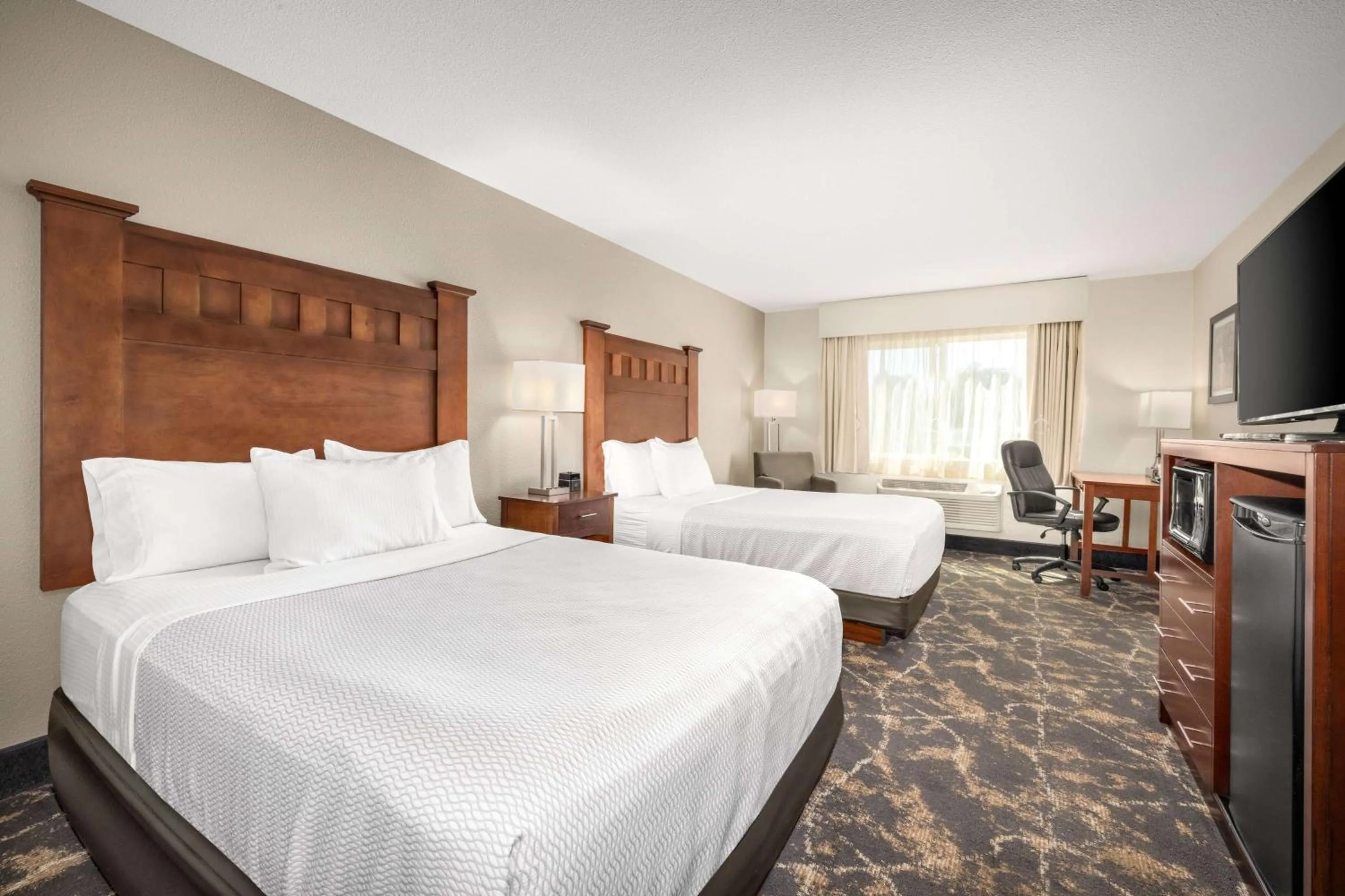 Photo of the whole room, Bed in La Quinta by Wyndham Grants Pass