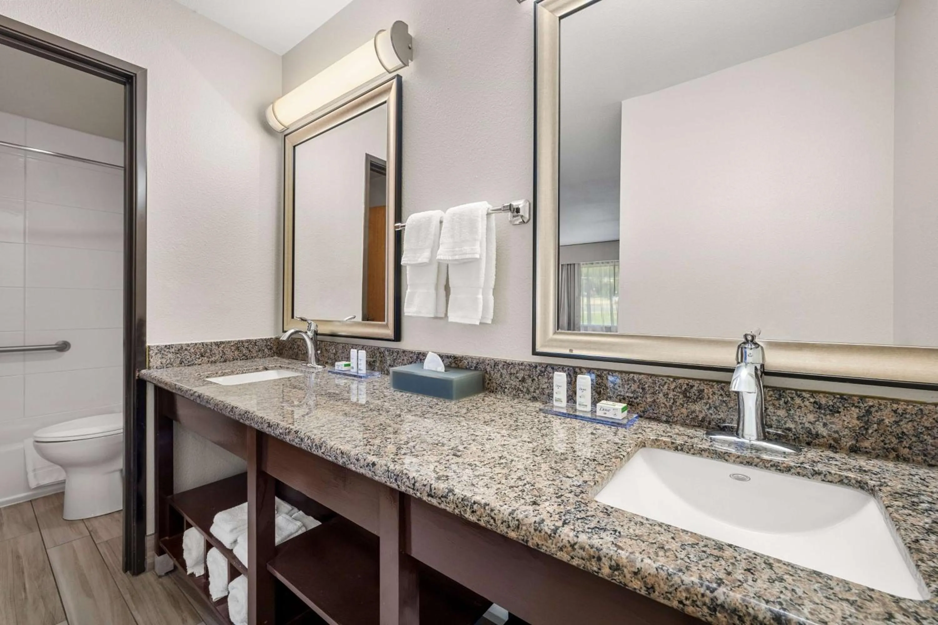 Bathroom in La Quinta by Wyndham Grants Pass
