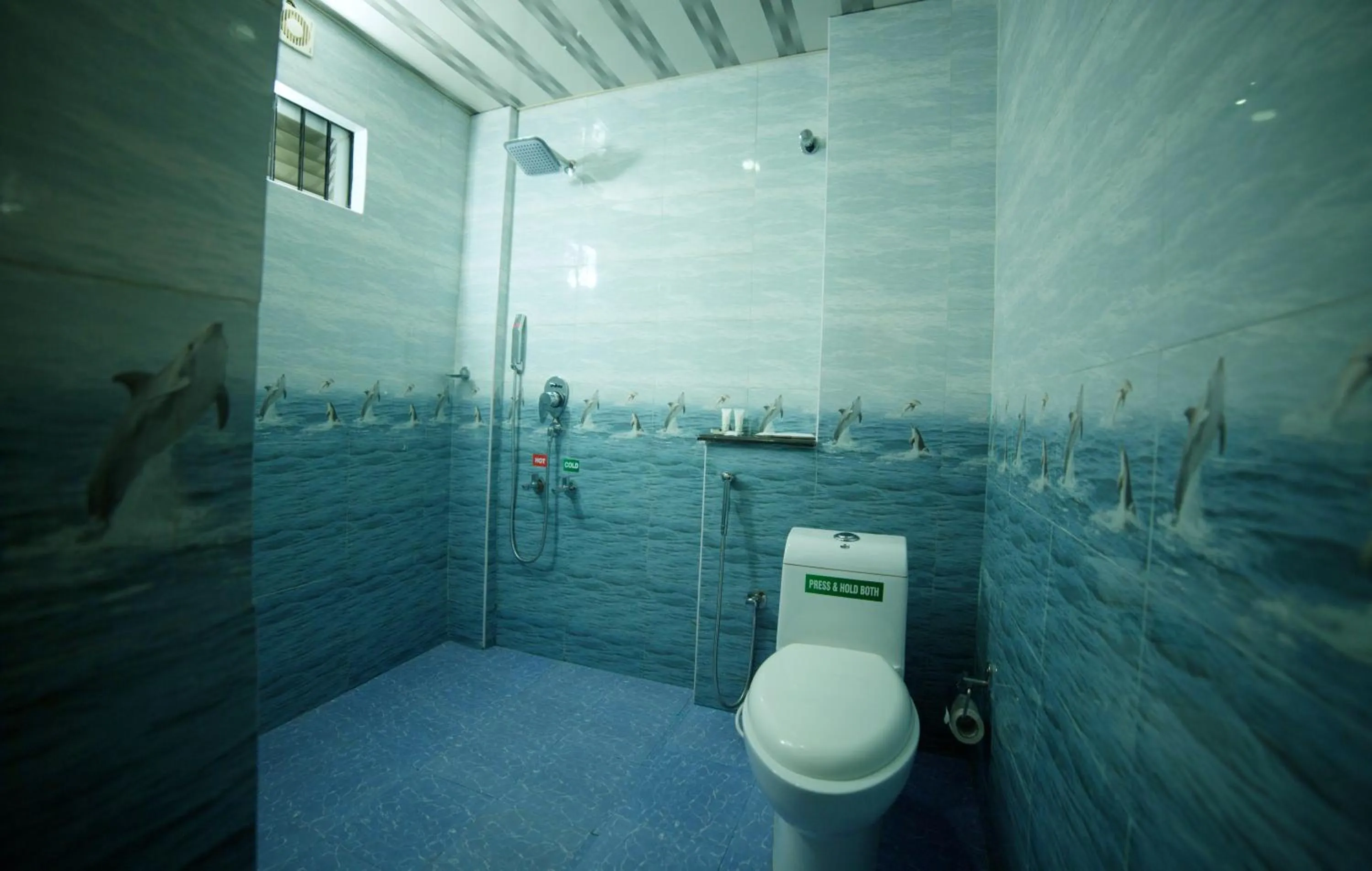 Shower in Hotel Wayanad Square