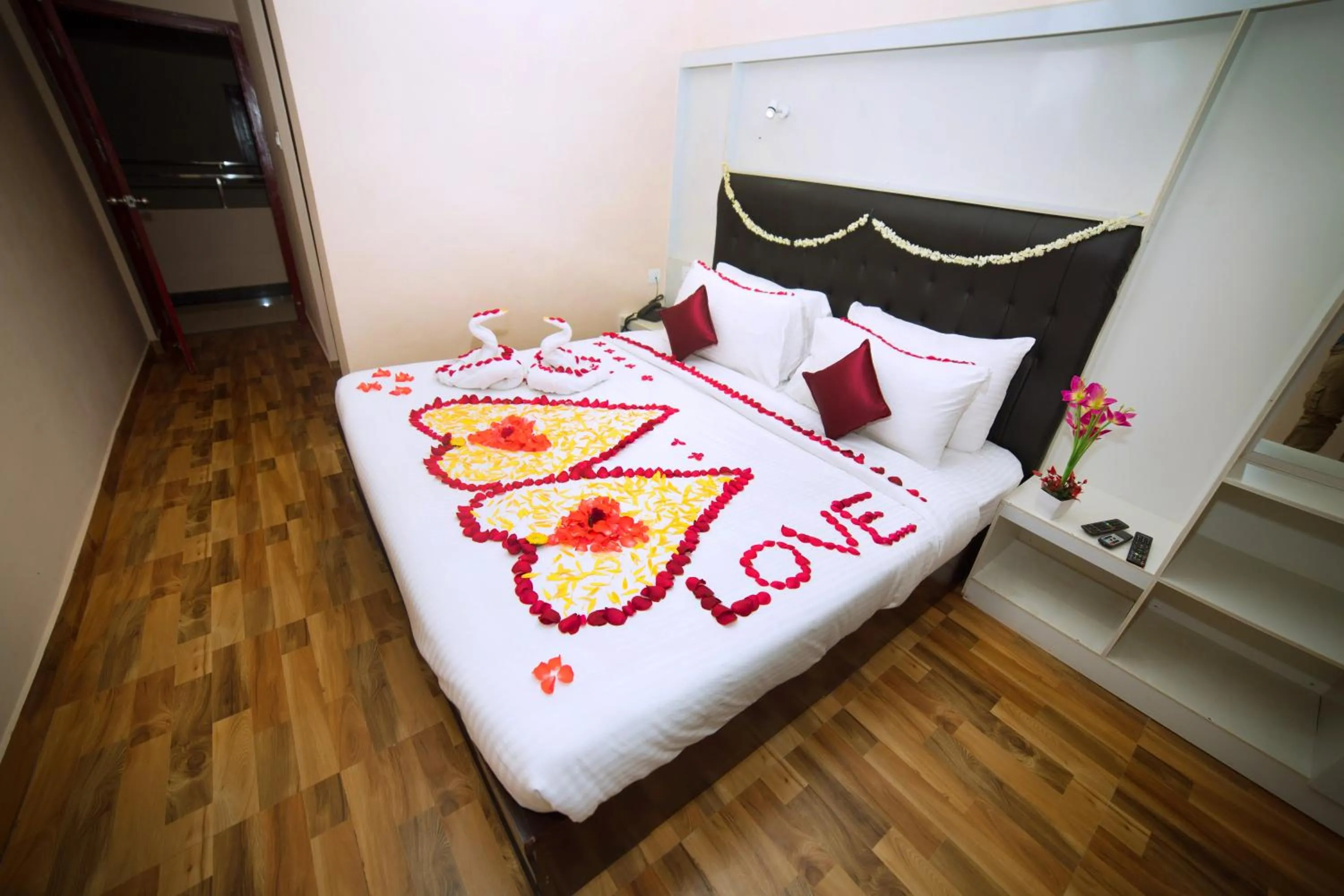 Bedroom, Bed in Hotel Wayanad Square