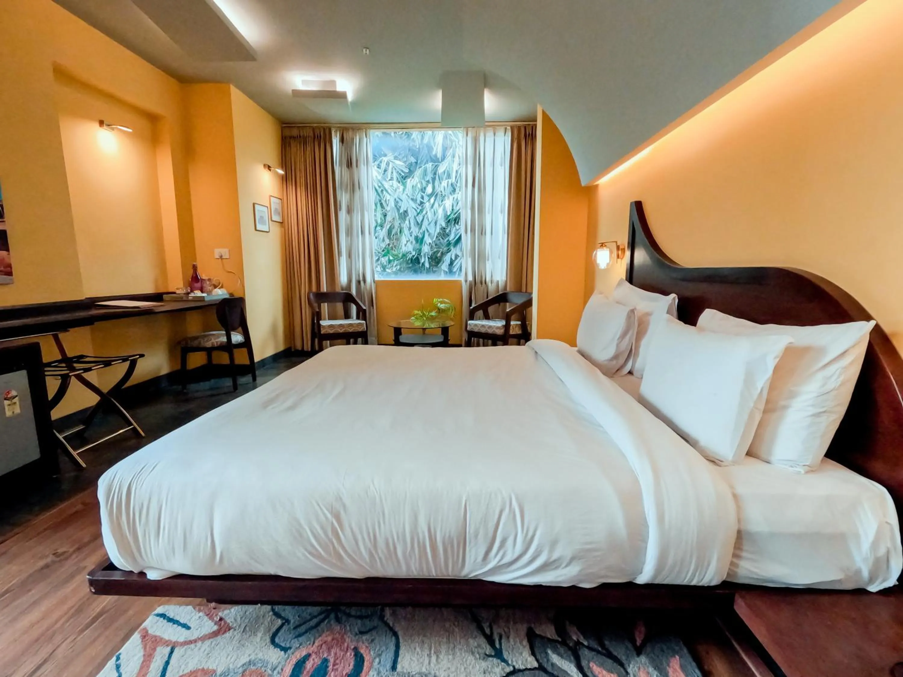 King Room with Balcony in Ekaa Villa near Taj Mahal